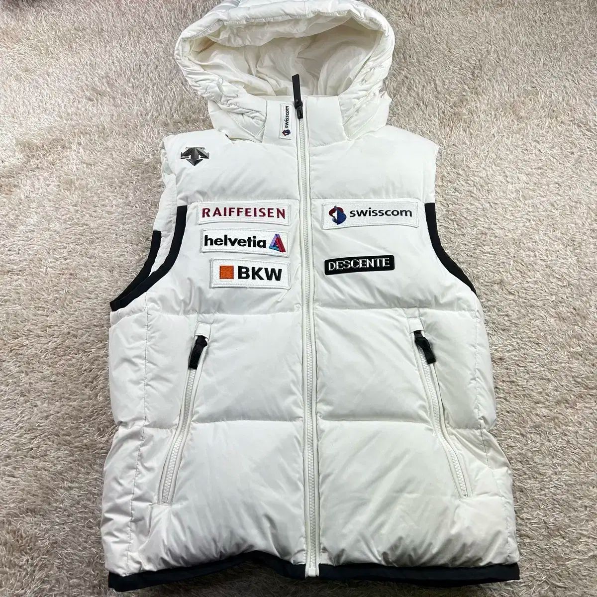 DESCENTE デサント アウディ ダウンベスト 95