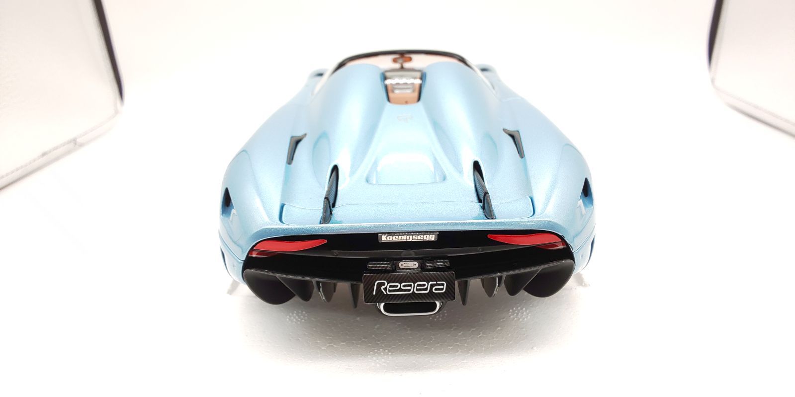 AUTOart 1/18 ケーニグセグ レゲーラ メタリック ライトブルー AUTOart 1/18 ケーニグセグ レゲーラ メタリック ライトブルー