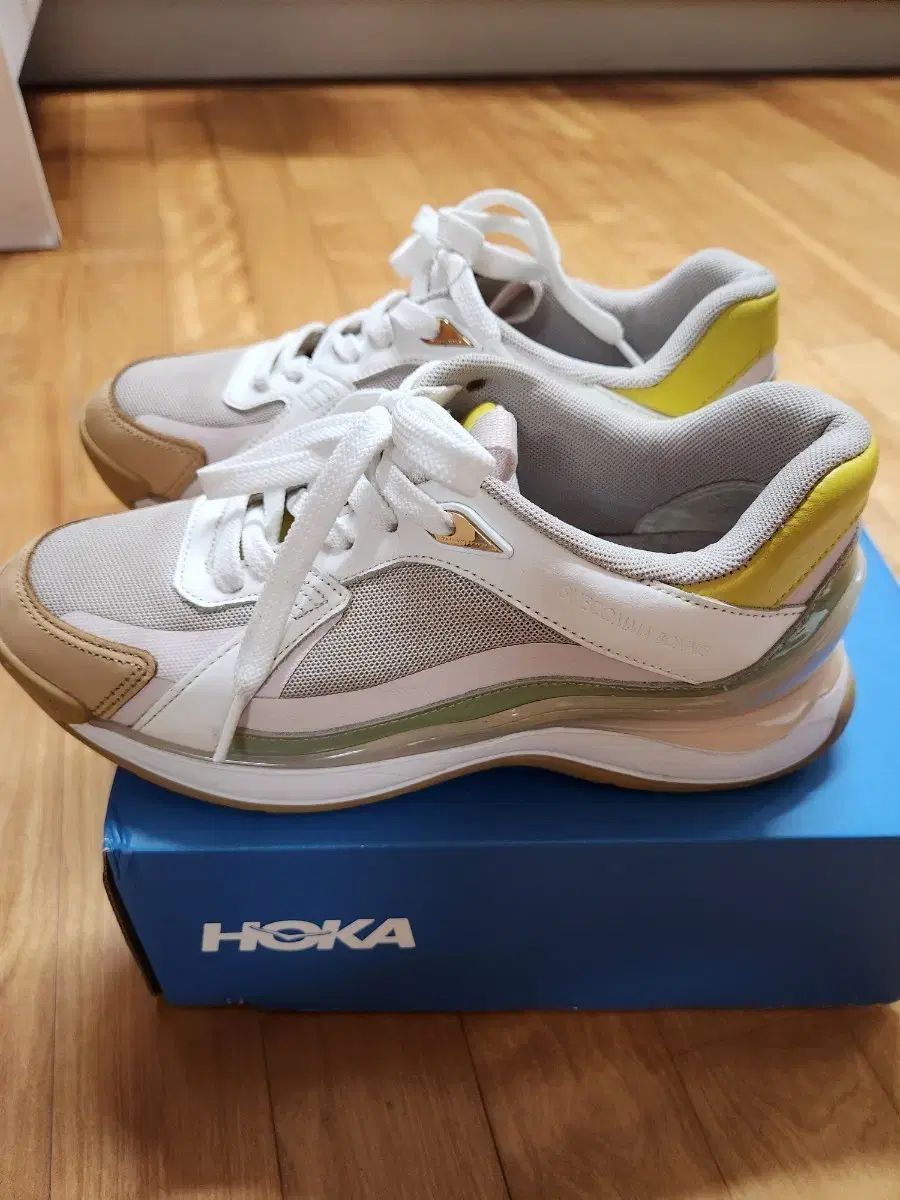 SUECOMMA BONNIE シューコンマボニー スニーカー 白 | イェロー スポーツ