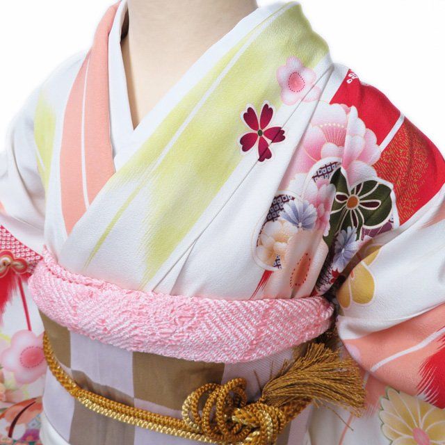 振袖 着物 中古 正絹 金彩 花模様 松竹梅 矢絣 雪輪 毬 オフ