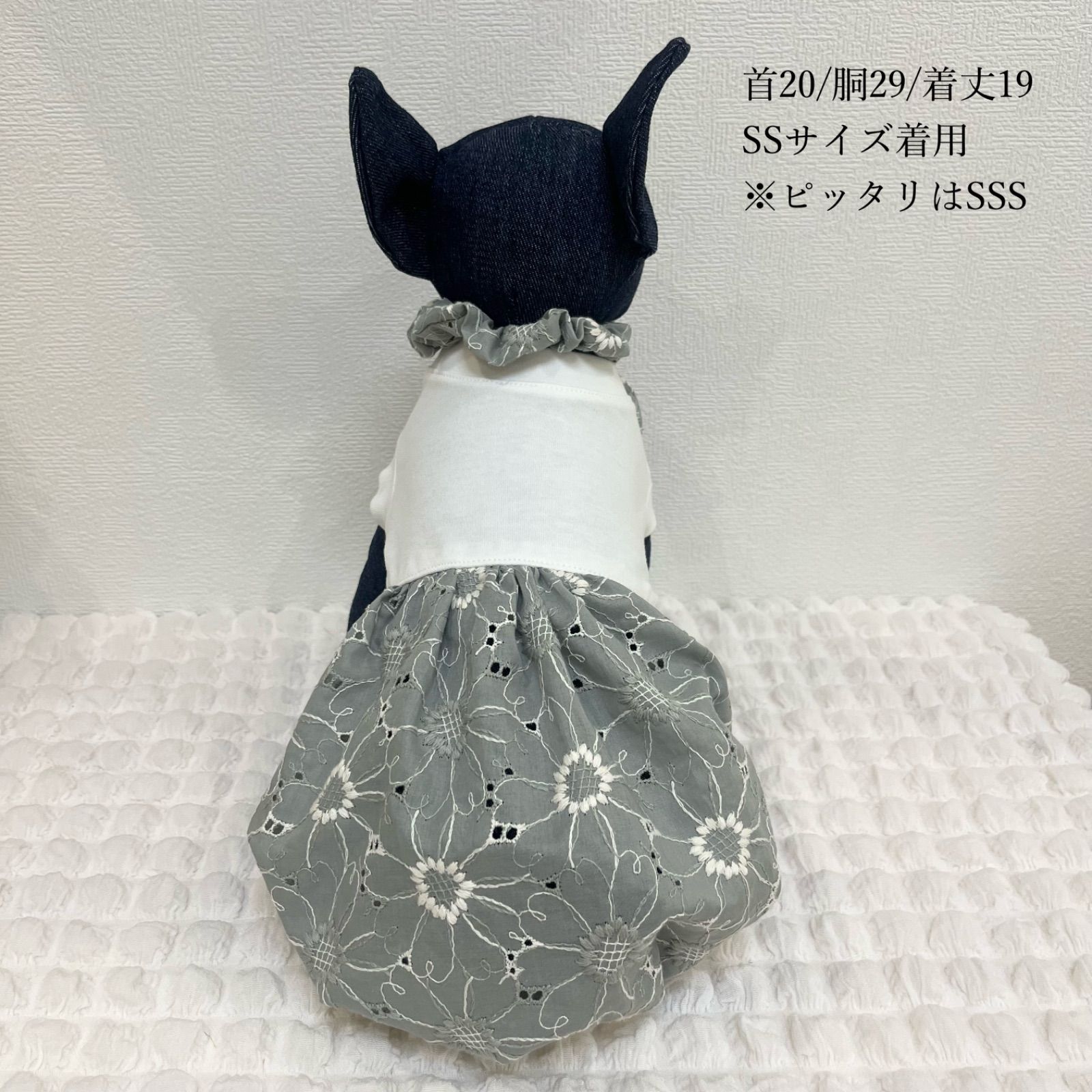 ハンドメイド犬服 バルーンワンピース オフホワイト×ブルーグレー - メルカリ