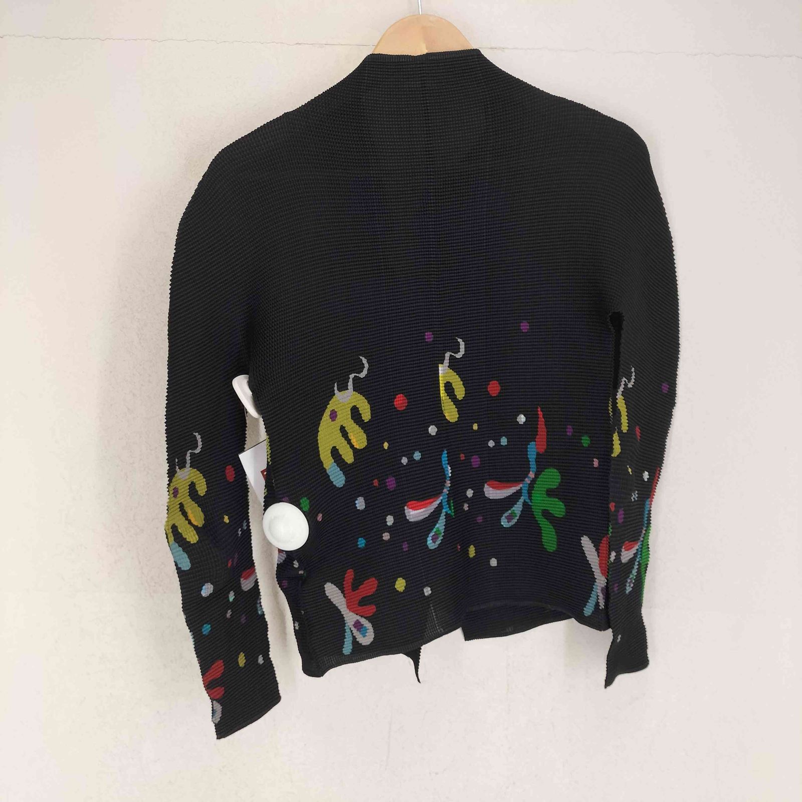 ミー イッセイミヤケ me ISSEY MIYAKE プリーツ総柄ボタンレス