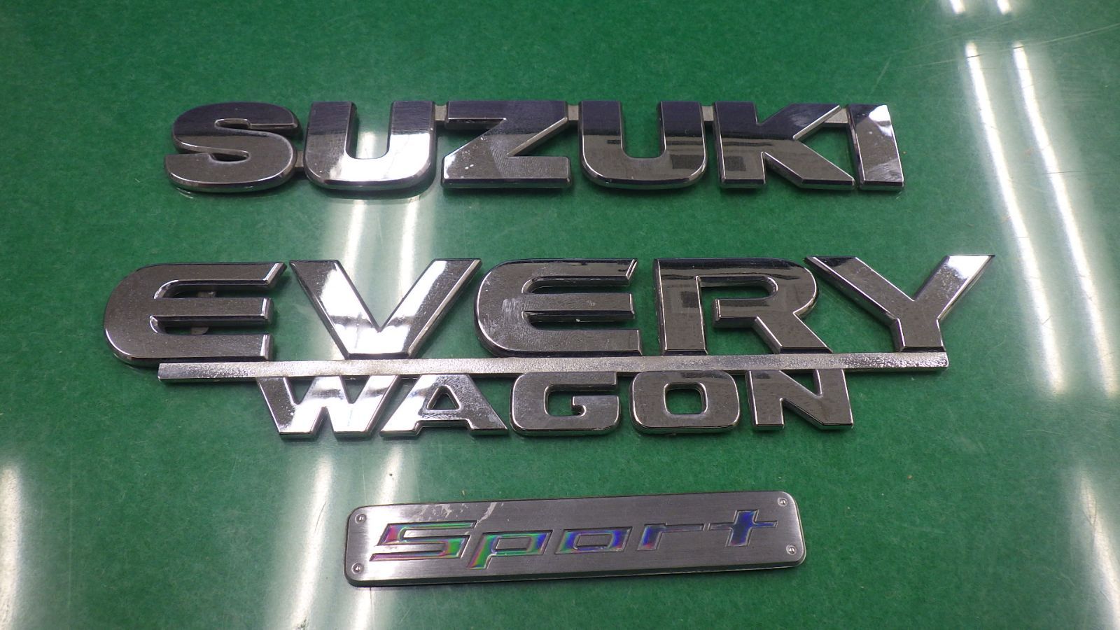 スズキ SUZUKI エブリィワゴン DA62W リア エンブレム - メルカリ