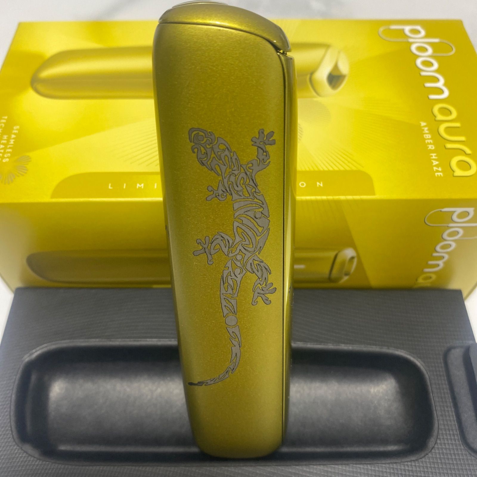 トライバル リザード デザイン プルーム オーラ Ploom aura アンバーヘイズ 黄色 トカゲ 蜥蜴 タトゥー 入れ墨 刺青 入墨 色 オリジナル カスタム