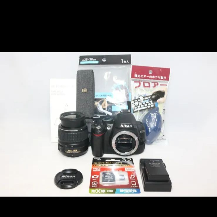 Nikon D3000 デジタル一眼レフカメラ レンズセット　清掃用具バッグ付き Nikon D3000 デジタル一眼レフカメラ レンズセット 清掃用具バッグ付き