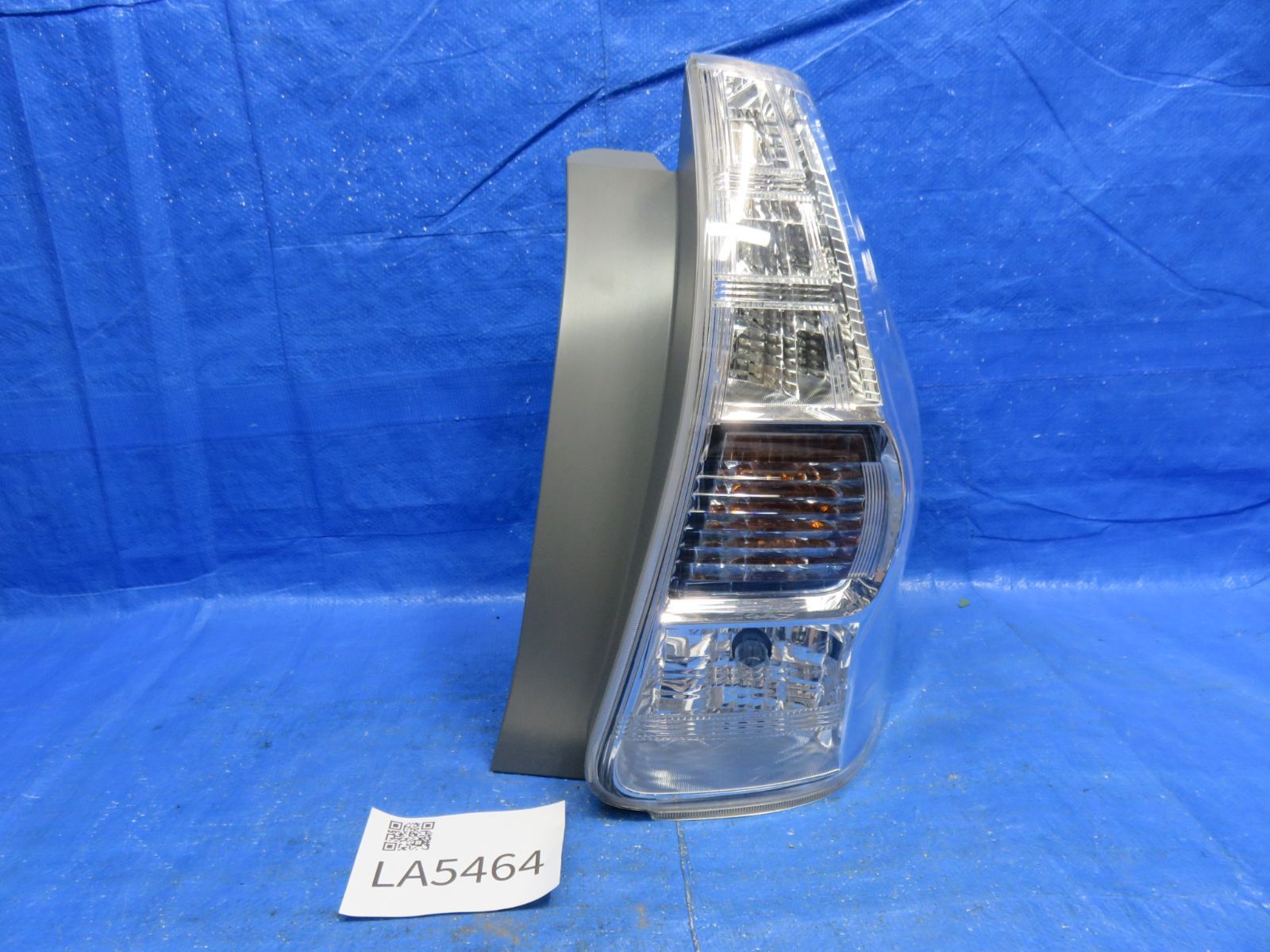 プリウスα ZVW４１W 右テールランプ プリウスα ZVW41W 右テールランプ ライト トヨタ 純正 81551-47140