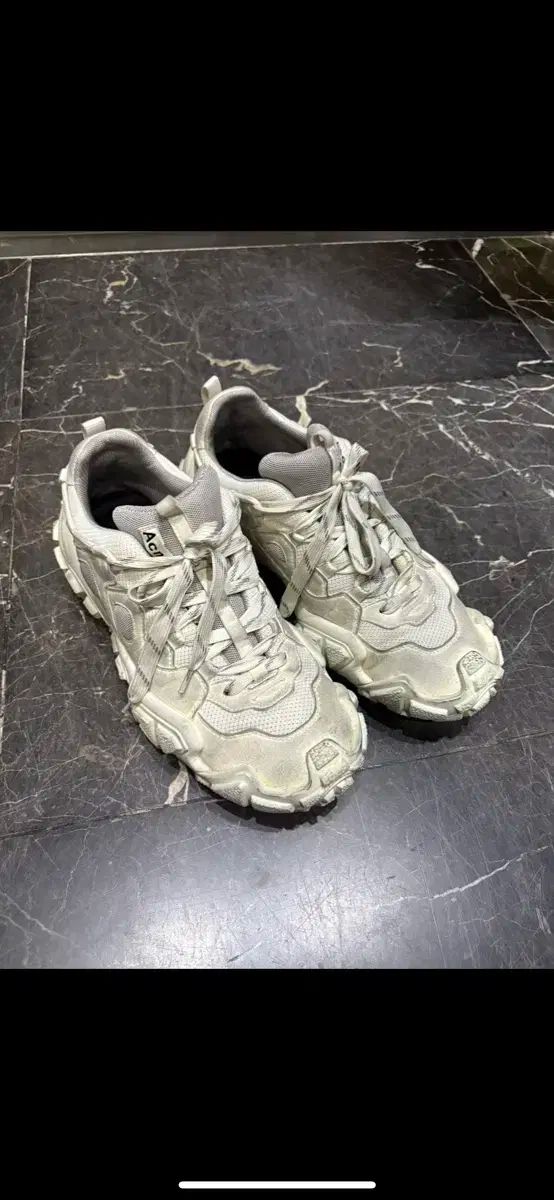 【雷市場（ポンジャン）商品韓国直送】 AcneStudios(アクネストゥディオズ) ボルスター ダーティー 42 サイズ