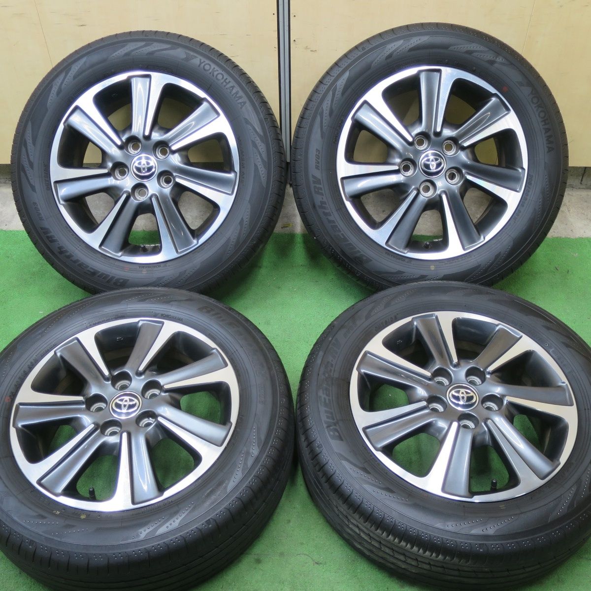 バリ溝 24年 キレイ 9.5分 トヨタ 80系 ノア ヴォクシー 純正 205|60R16 ヨコハマ BluEarth-RV RV03 16インチ PCD114.3|5H 5051703TTノ