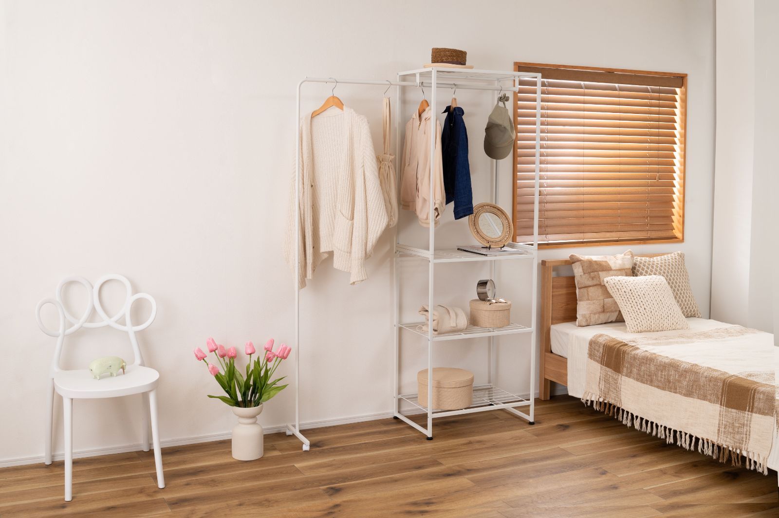 本州 可動式伸縮ハンガーラック ラック ハンガー 伸縮 ホワイト キャスター付き シンプル ワンタッチ W67.5-152×D40×H180.5