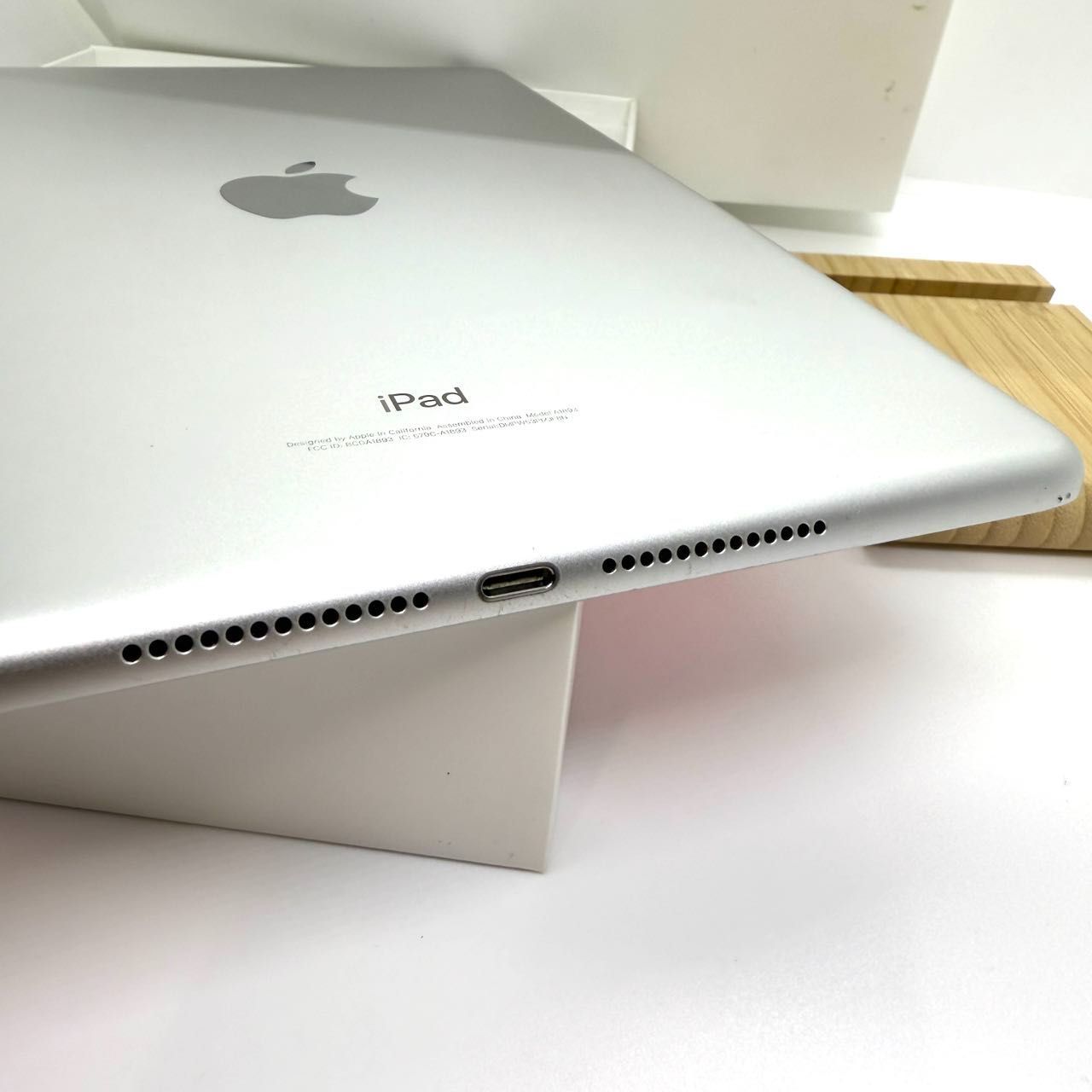 Apple iPad 第6世代9.7インチ 128GB シルバーWiFiモデル 価格