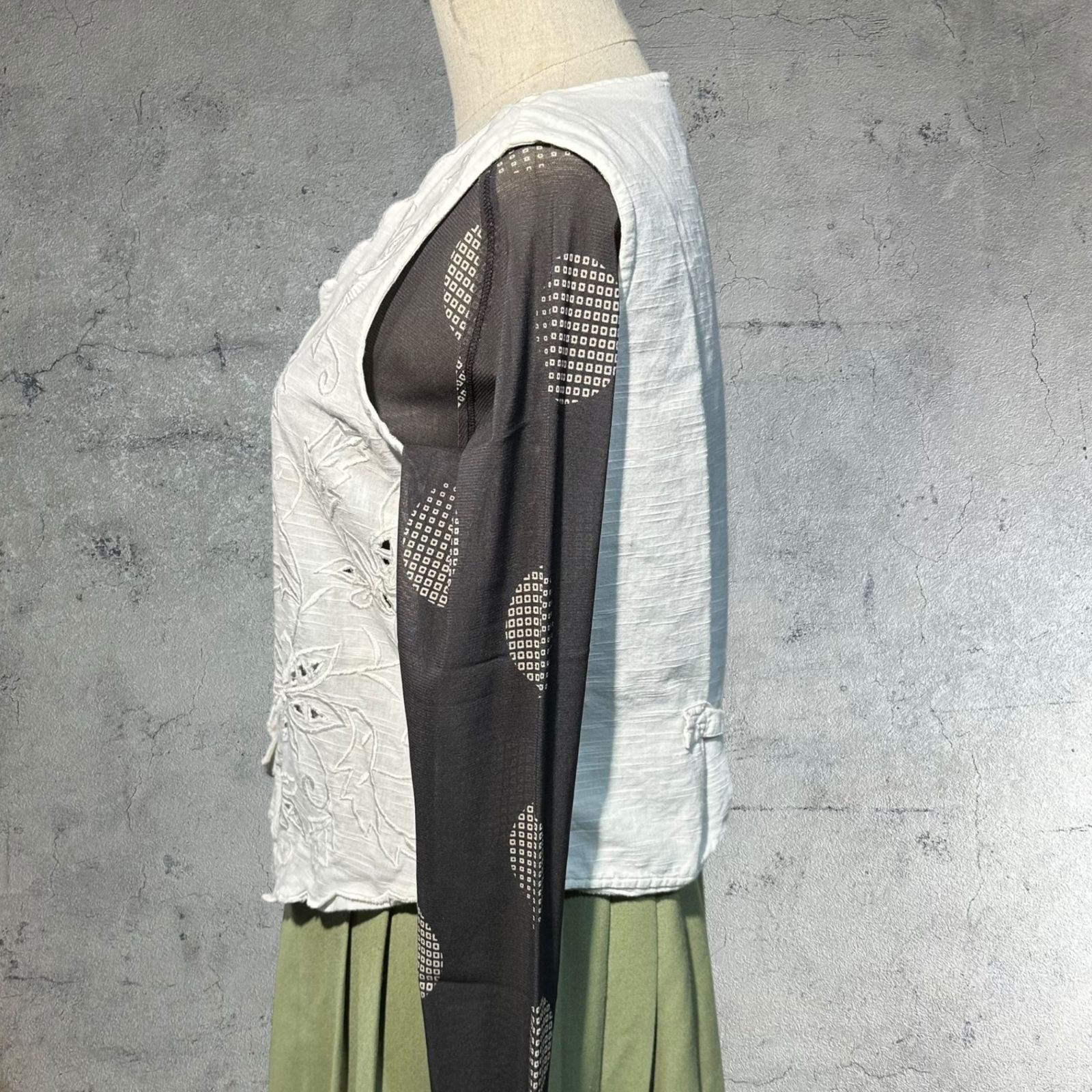 crinkle crinkle crinkle SHEER FLOWER VEST BLOUSE(Free BLACK 