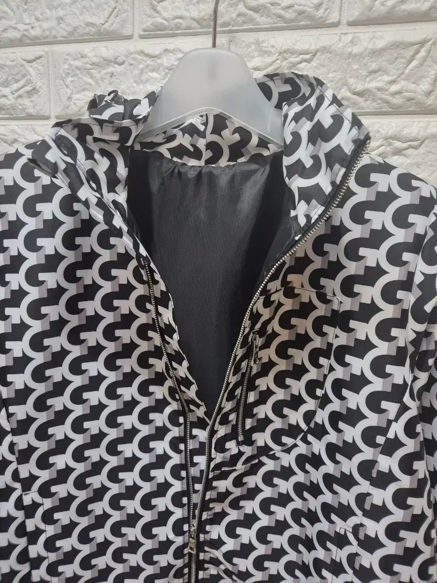 秋の女性用ゴルフジャンパー