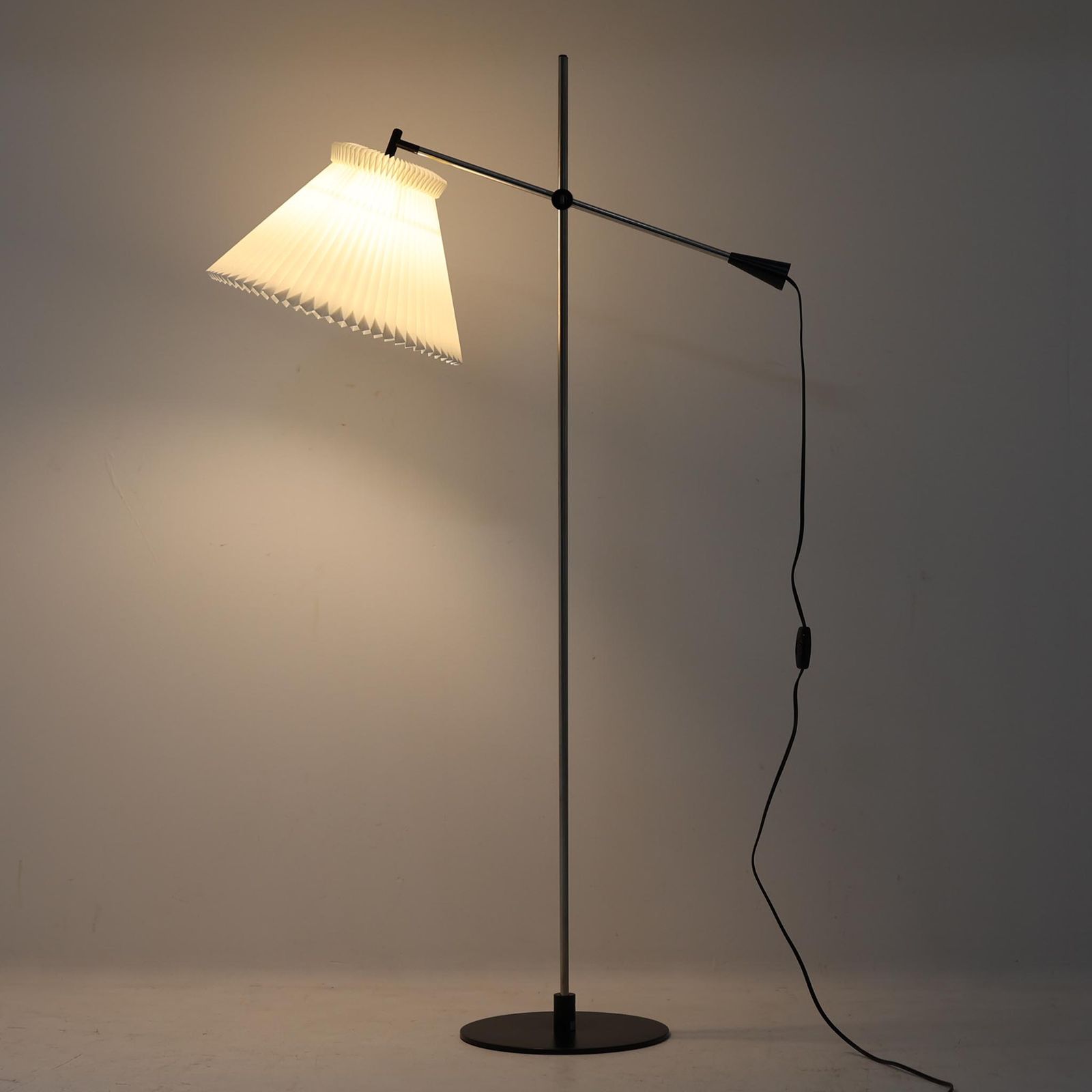 IDC大塚家具 KOIZUMIフロアスタンド BETTERDAYS_CO_JP