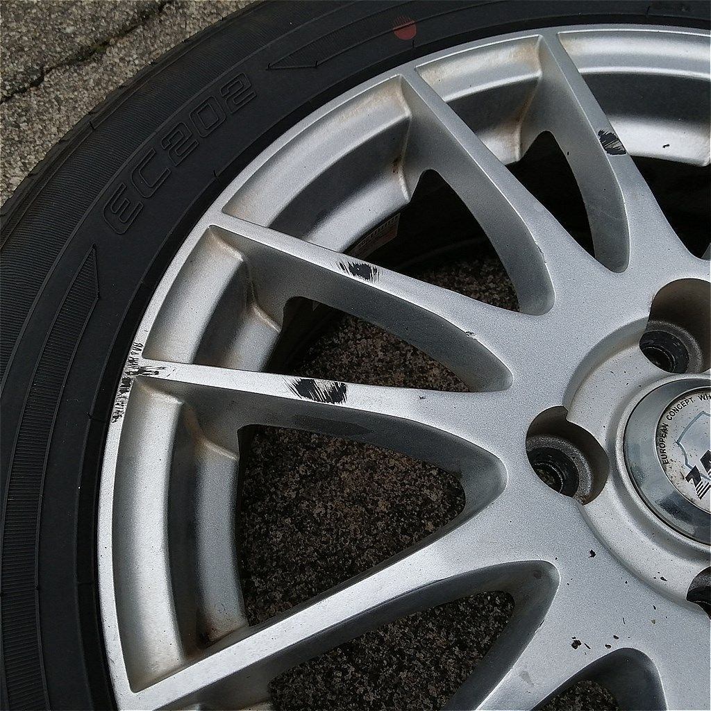 夏タイヤ175 65R15