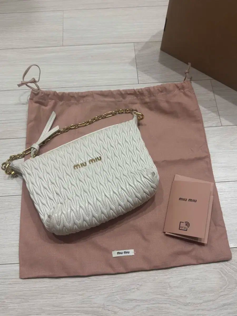 MIU MIU ミュウミュウ スピリット マテラッセ ミニバック