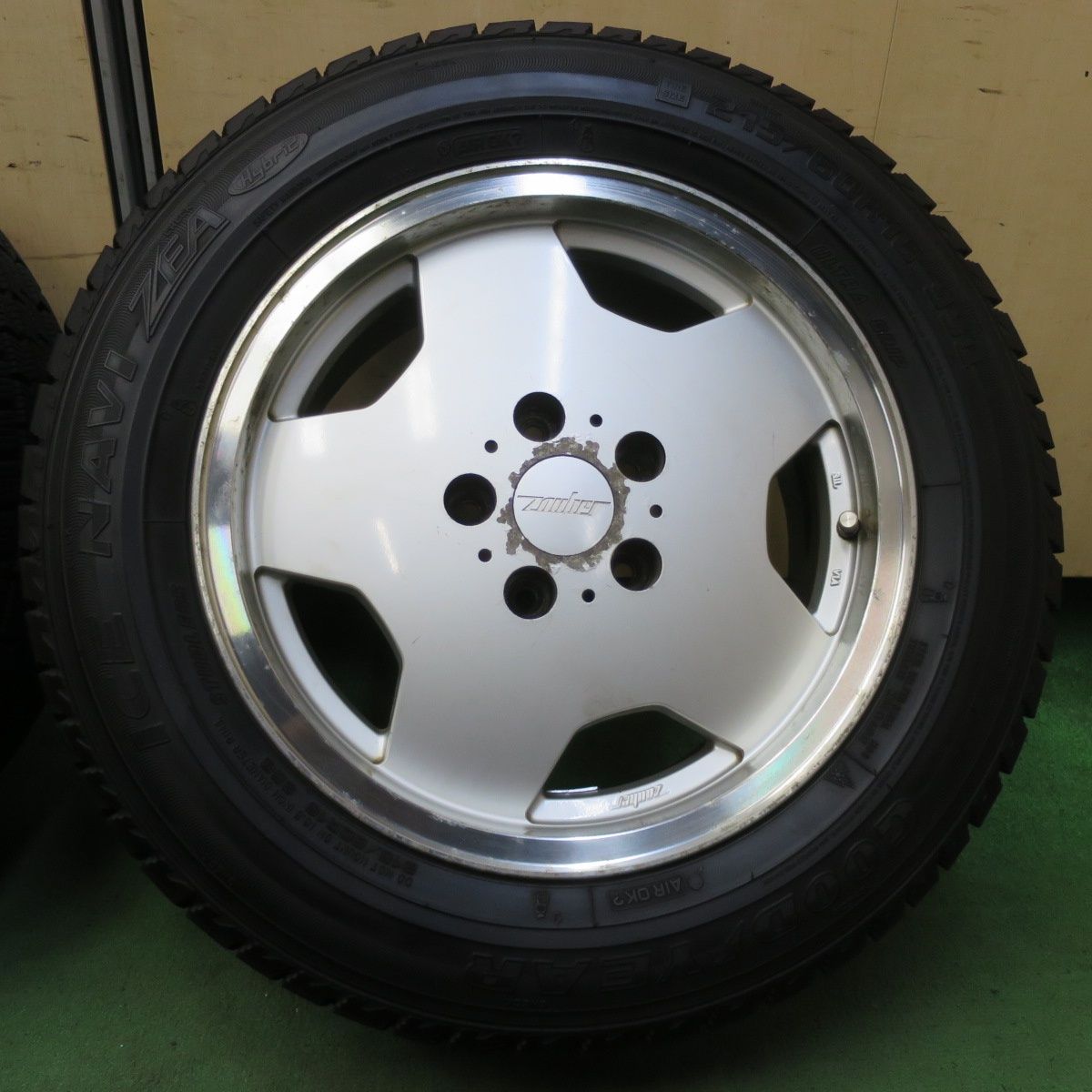 バリ溝 9.5分 スタッドレス 215 60R16 グッドイヤー アイスナビ ZEA Zauber ザウバー 16インチ PCD114.3 5H 5093015イス TRITUETUBI_COM