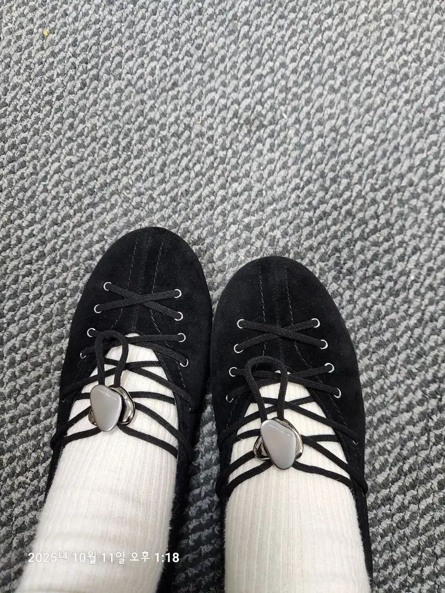 フラットシューズ