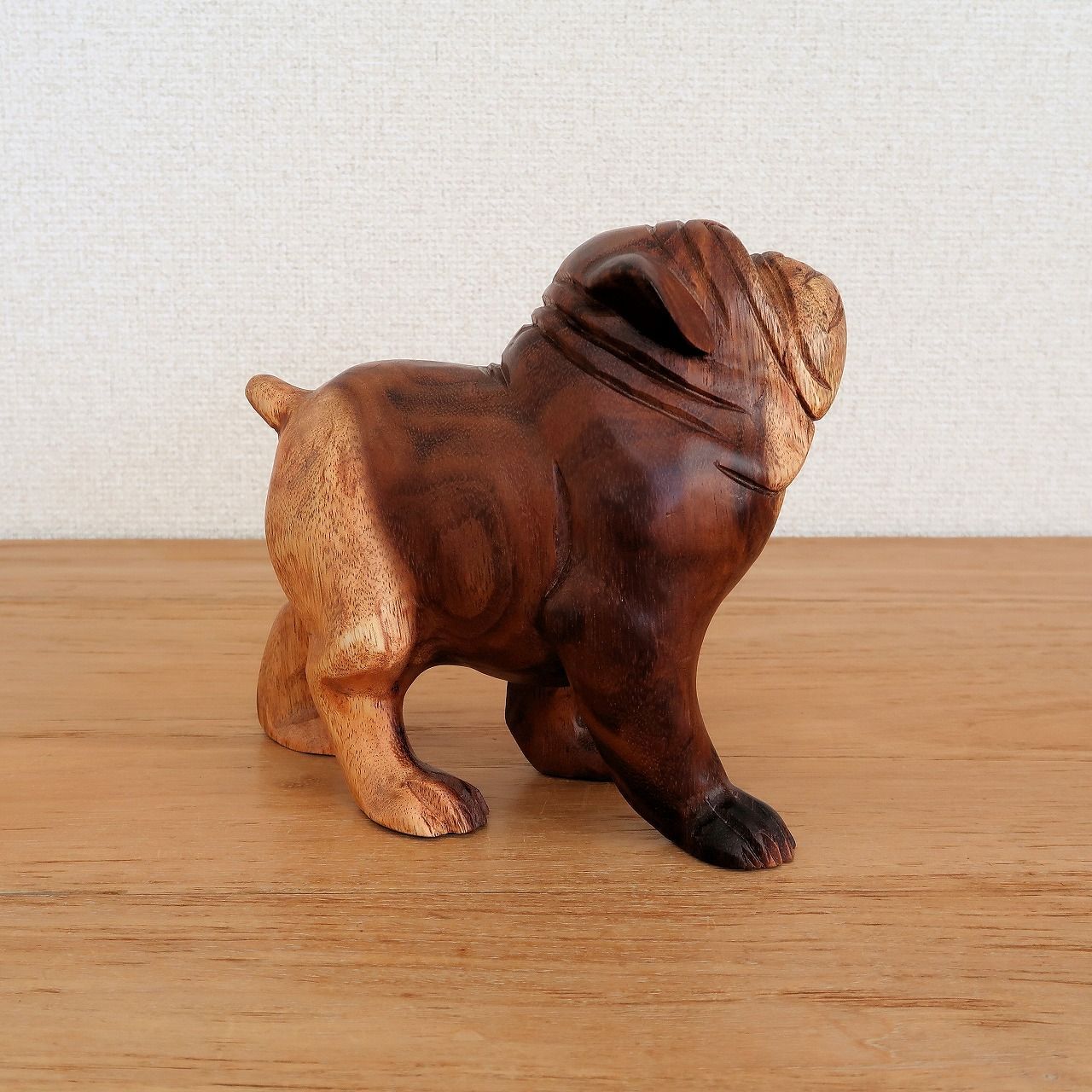 フレンチブルドッグの木彫り 立像 木製 犬の置き物 オブジェ