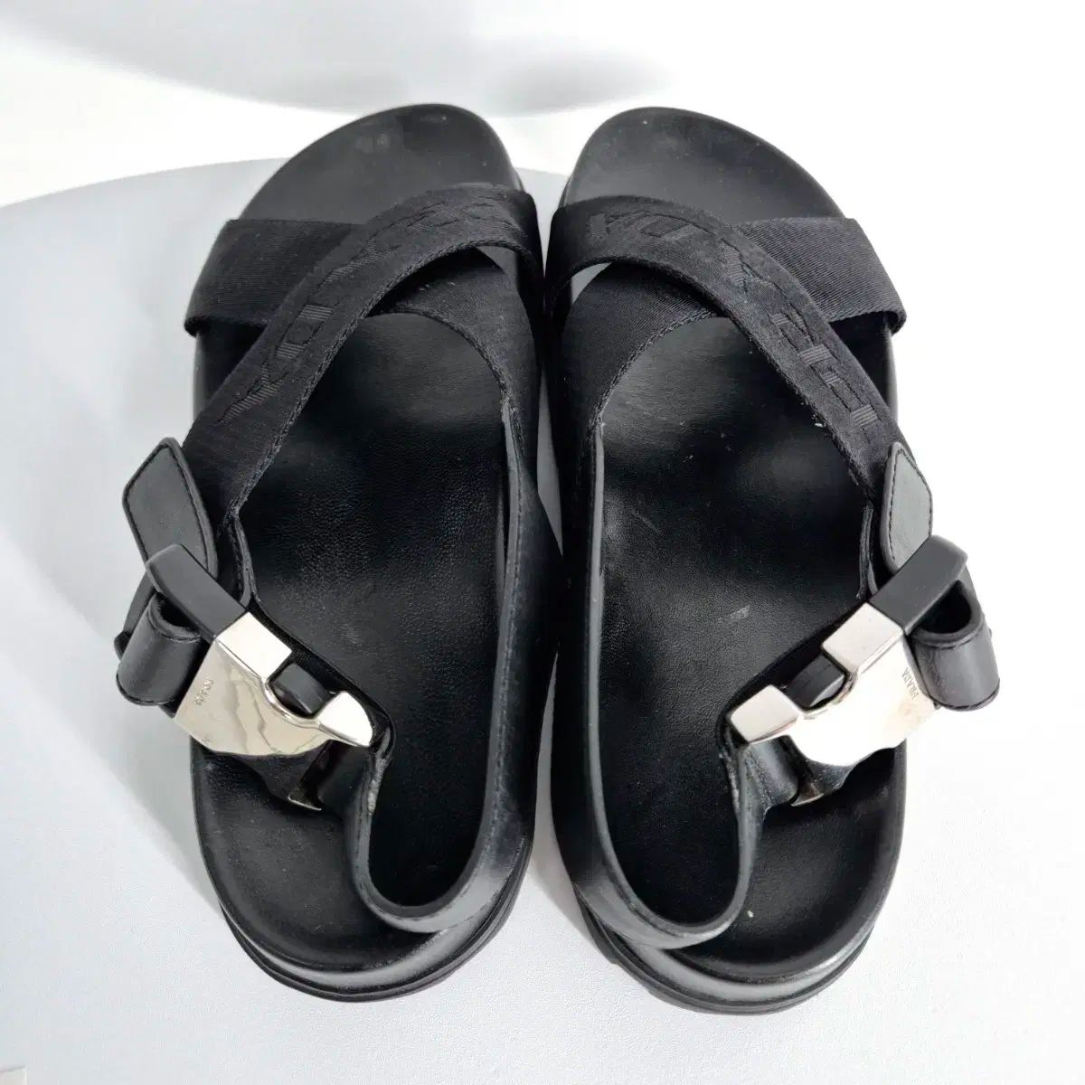 37 5 サイズ PRADA(プラダ) クロス バックル ストラップ レディース 