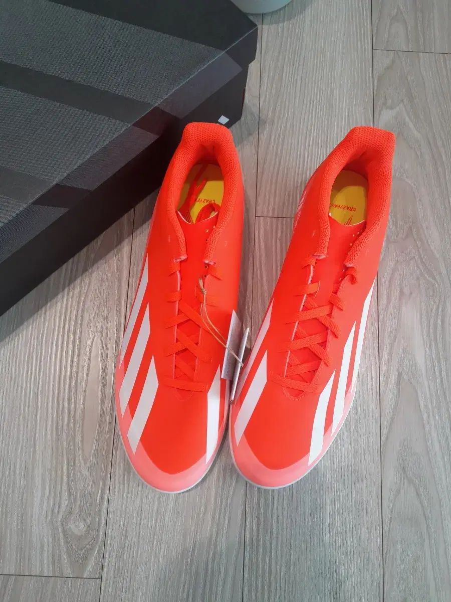 最安値，SALE adidas(アディダス) サッカーシューズ 新品 270 フットサルシューズ