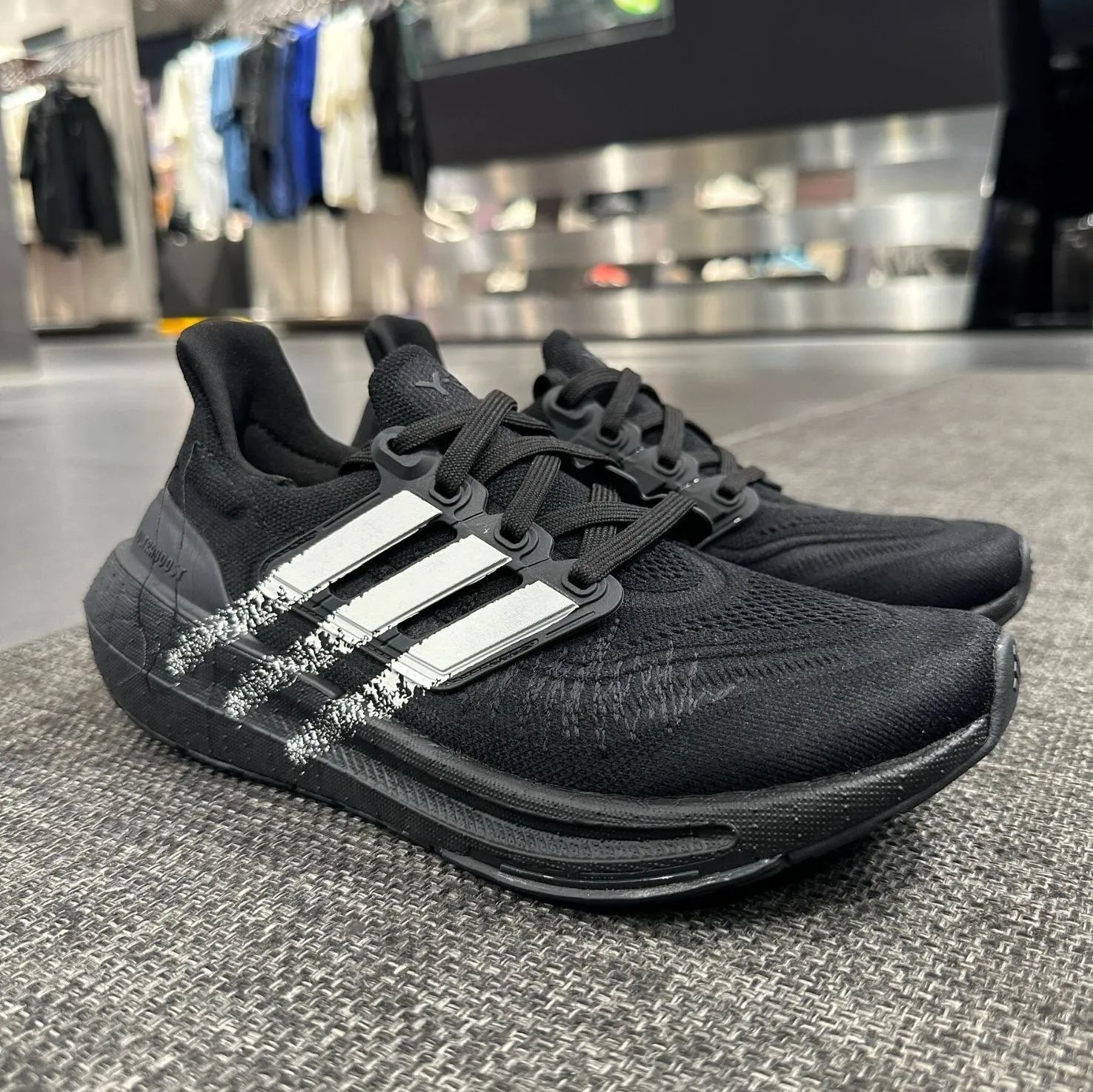 Adidas Ultra Boost Light UB2023 Y3 スニーカー 並行輸入品 - メルカリ