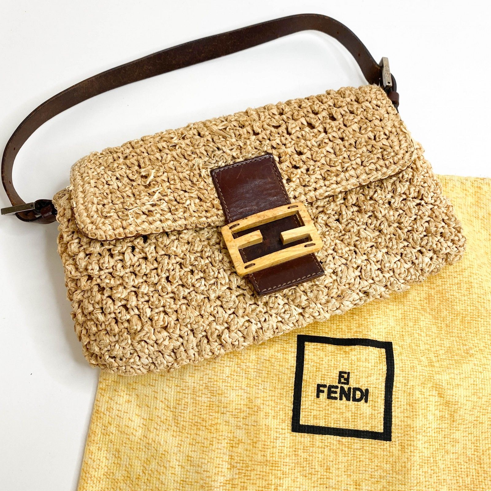 FENDI フェンディ ラフィア バケットマンマ 4fDXI-m71957515799 
