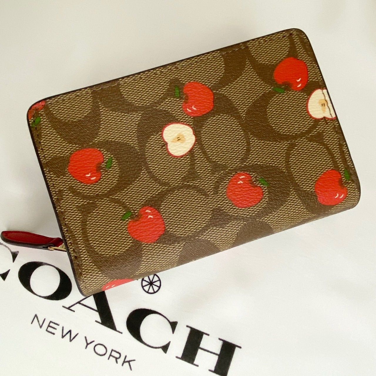 COACH コーチ アップル 財布 りんご 折り財布 三つ折り財布