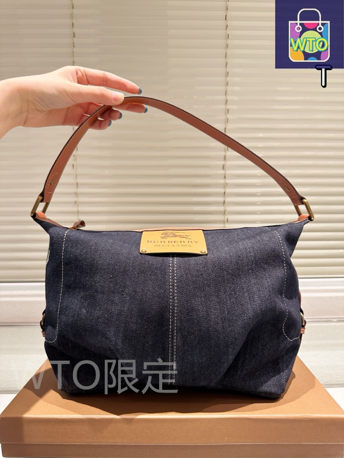 新品　Burberry Hero ギフトボックス　半額 今日特価】Burberry TB バッグ 21×15cm フォールドギフト