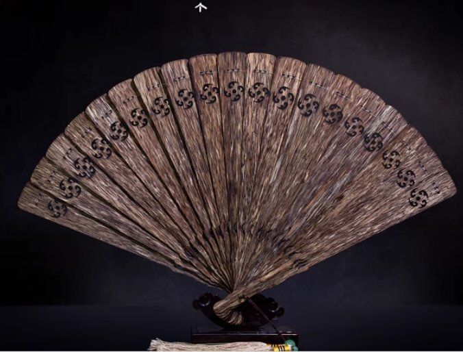 軽量贅沢天然ベトナム芽荘沈香扇子折りたたみ中国風黒油老料沈香木女古風フリンジ持ち歩く