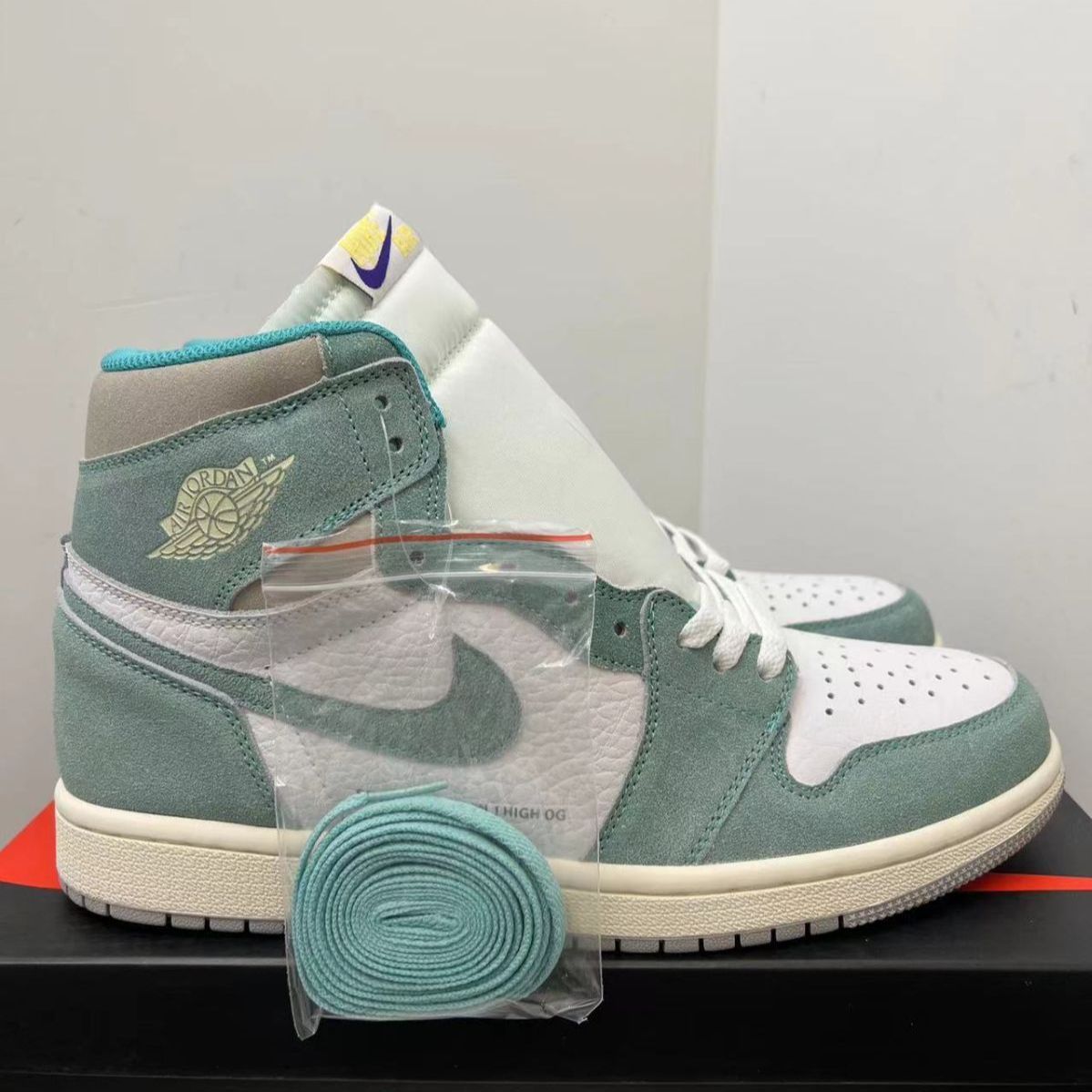 新品未使用 ナイキ Jordan Air Jordan 1 Turbo Green スニーカー