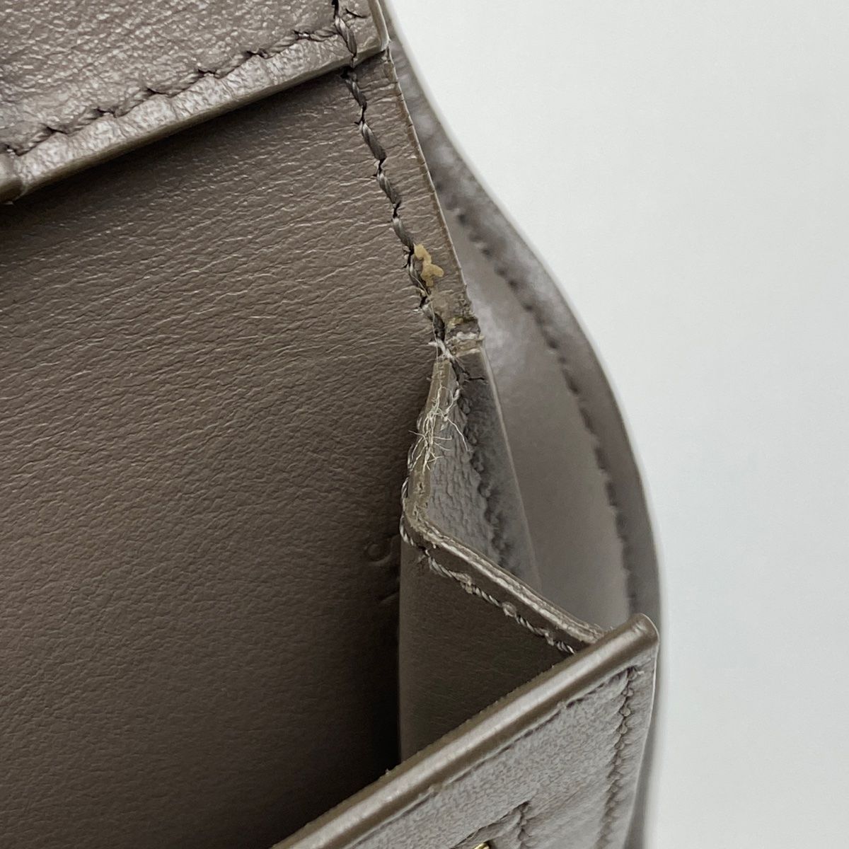 在庫一掃】 セリーヌ CELINE ミディアム ストラップ ウォレット バイ