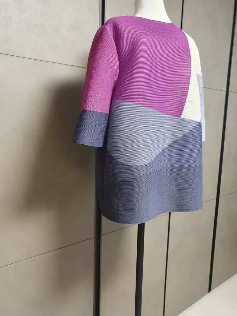 ヨイツ プリーツ バイカラー 半袖 シャツ