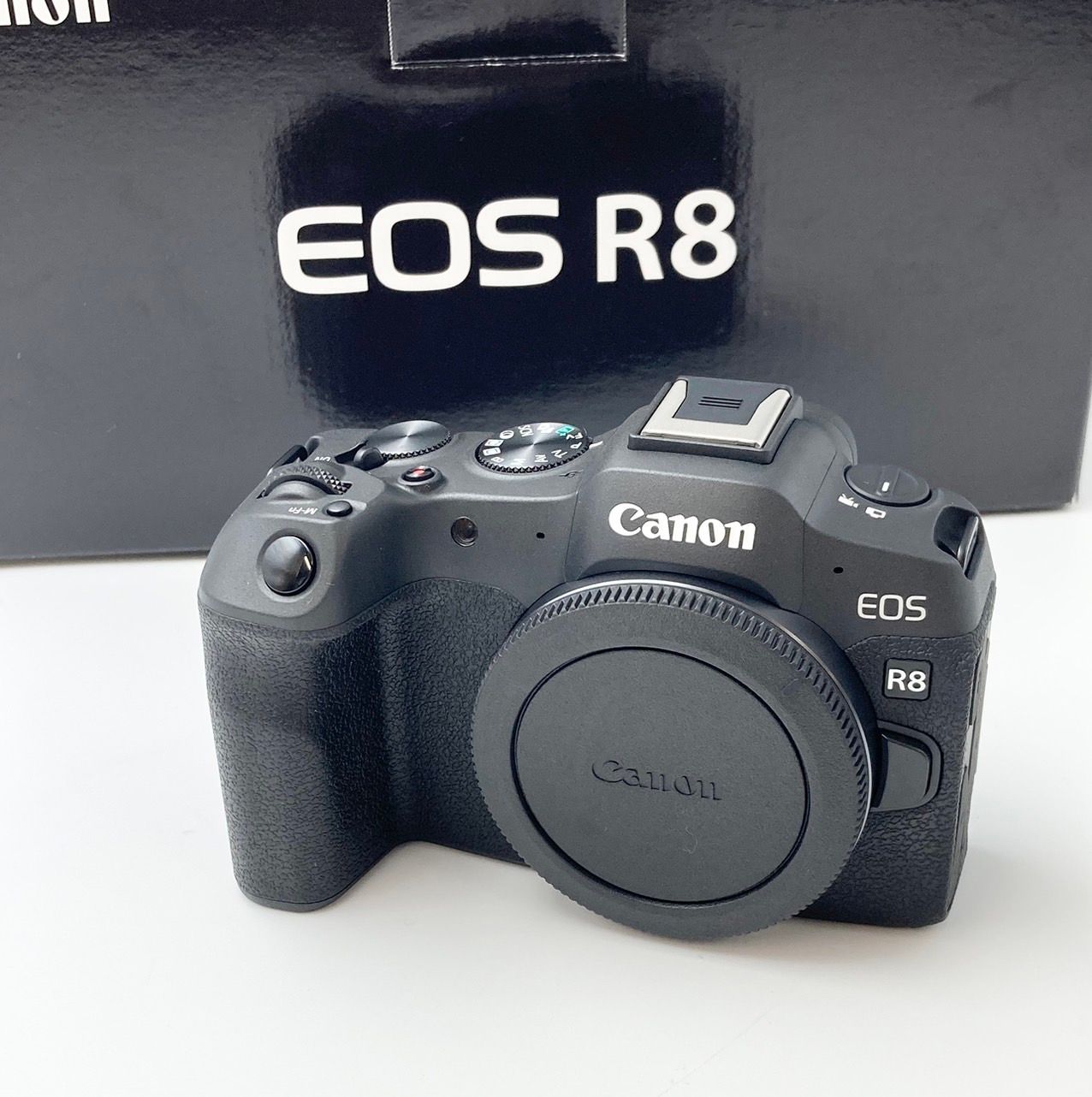 Canon　キャノン　EOS　R8　ボディ　デジタルカメラ　ミラーレス一眼　未使用品