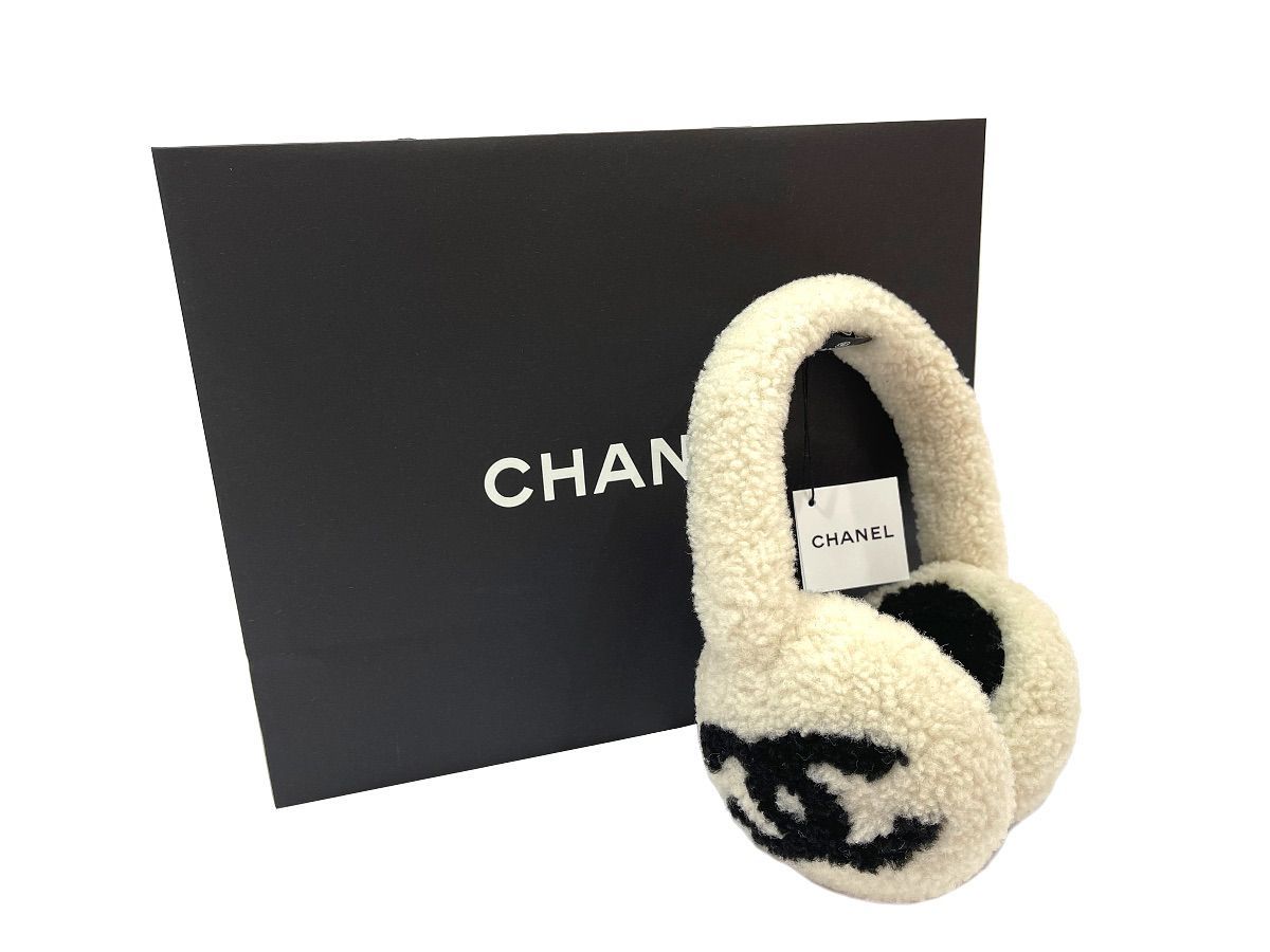 ♥品 CHANEL シャネル AAB262 B21474 U2761 ココマーク イヤーマフ シアリング ラムスキン ホワイト×ブラック 25B 耳当て 2025-2026 AW レディース 女性用 ファッション アパレル ブランド