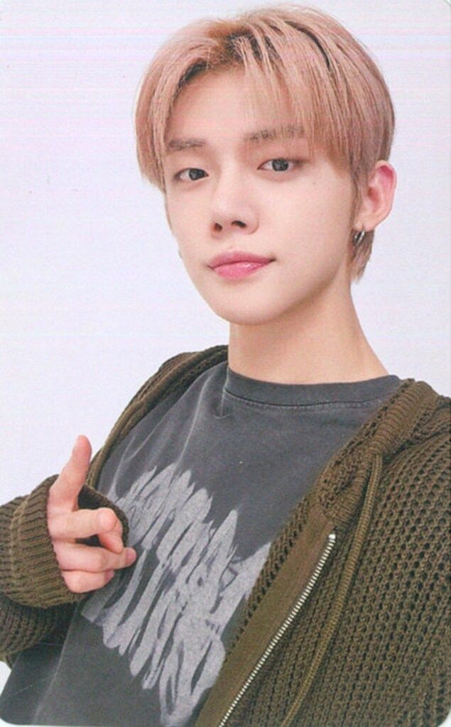 TXT UNIVERSAL MUSIC STORE YEONJUN THE NAME CHAPTER:FREEFALL