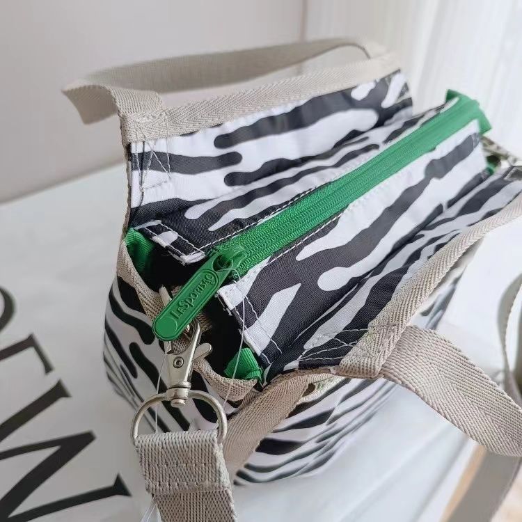 LeSportsac レスポートサック ゼブラ柄 ショルダーバッグ ミニバッグ