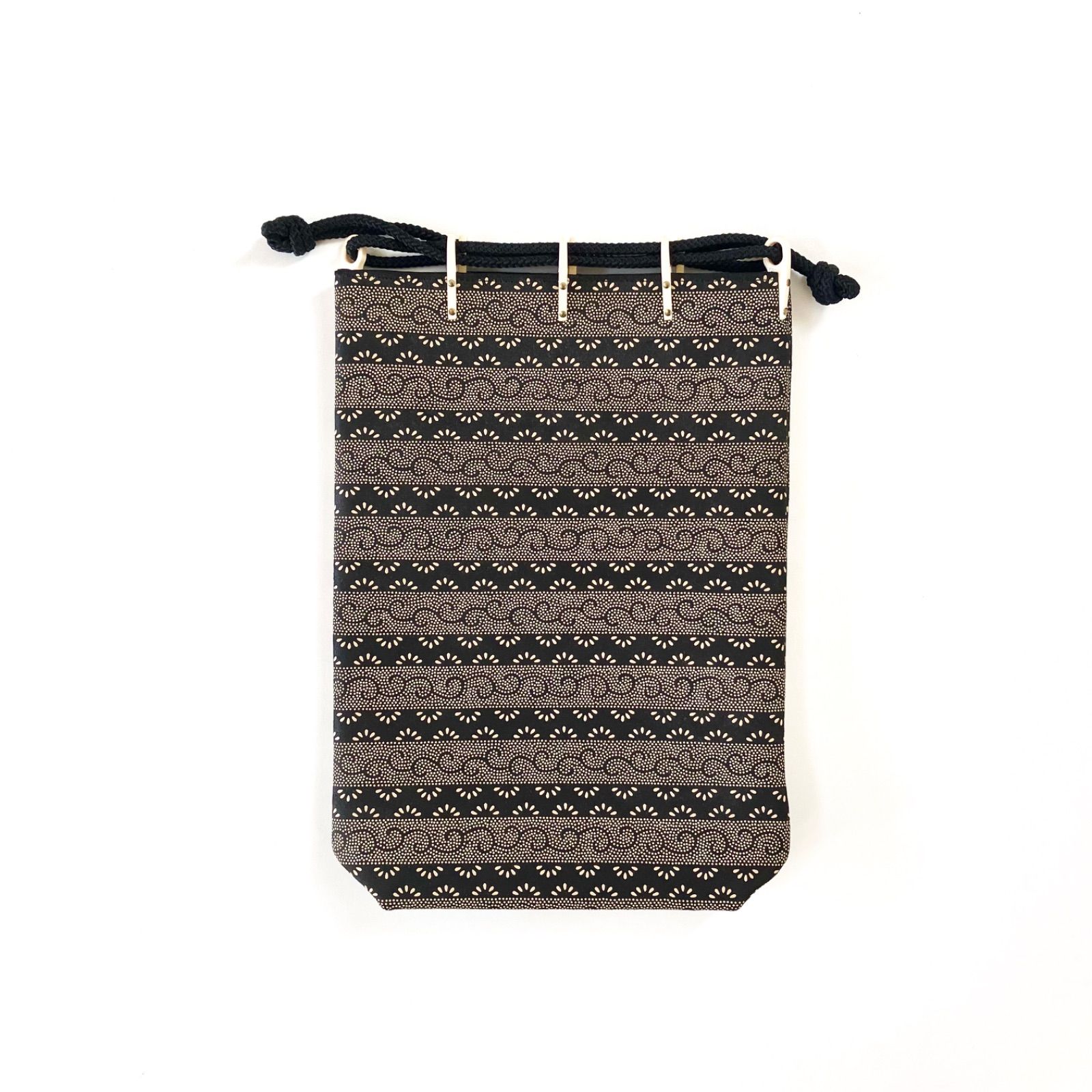 合切袋大 マチ付 印伝 黒地に白漆 爪唐草 鹿革 日本製