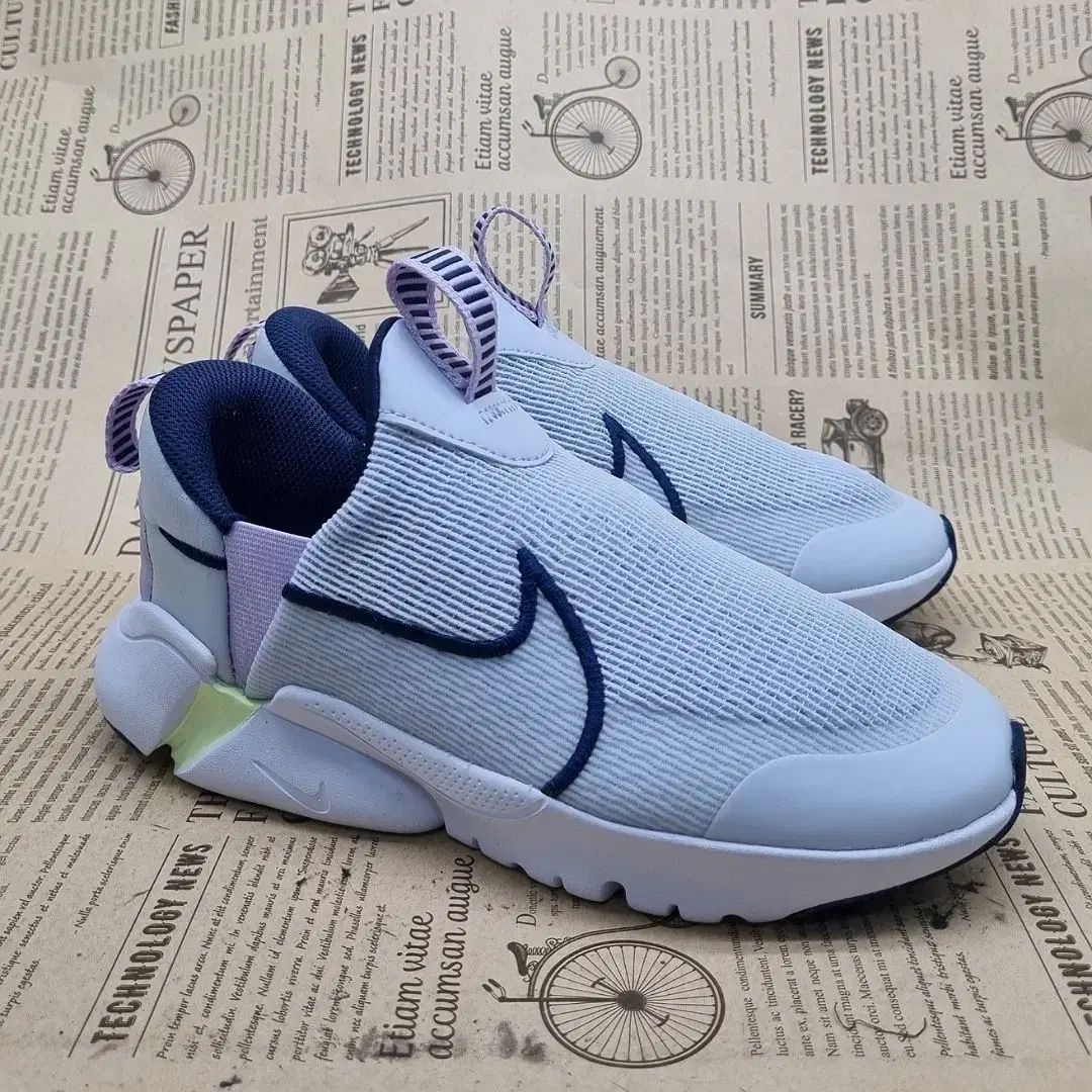 NIKE(ナイキ) フレックス プラス 2 スニーカー 220