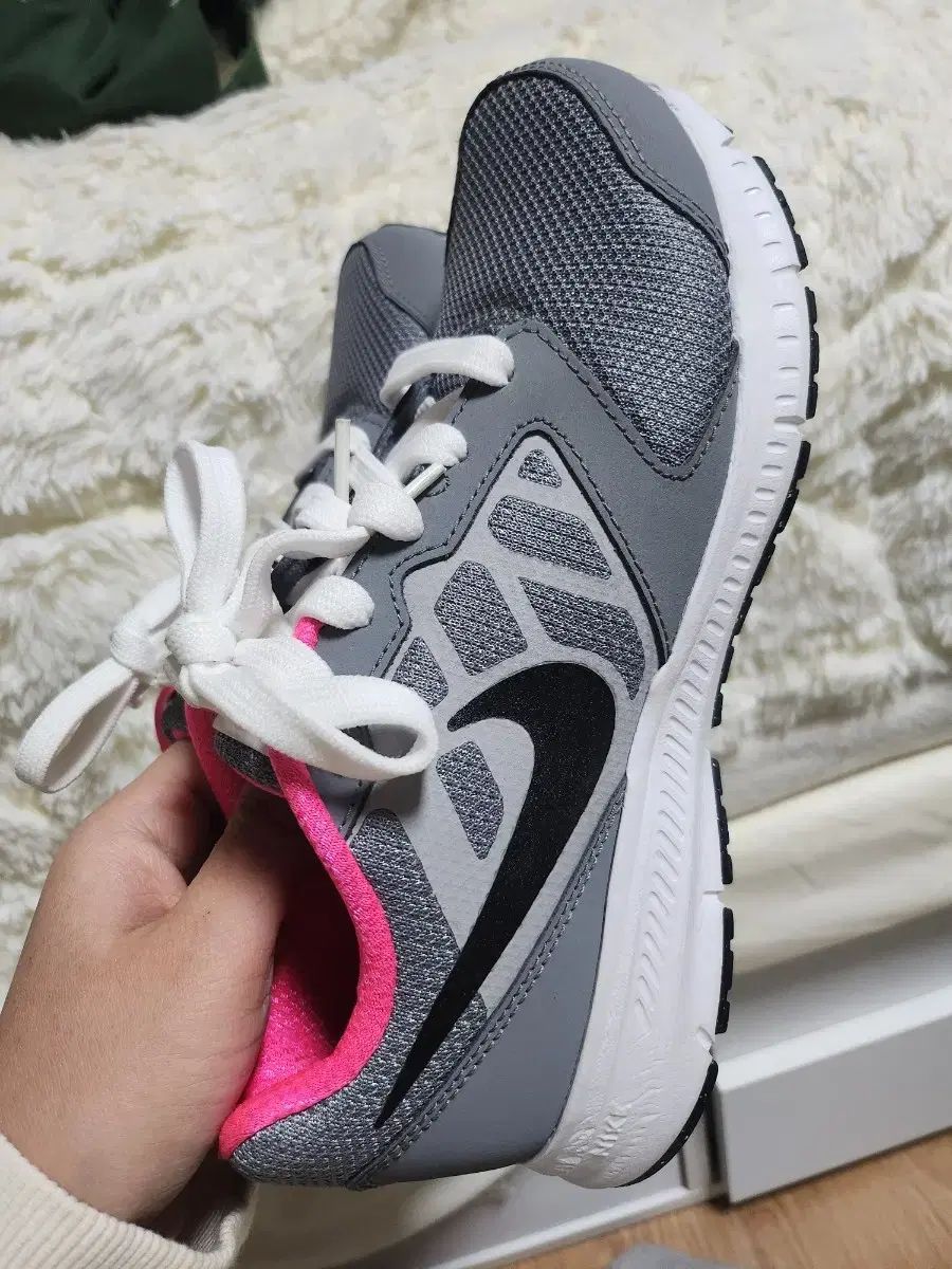 235 NIKE(ナイキ) ランニングシューズ 新品