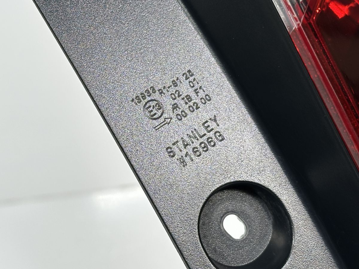 右テールランプ テールライト