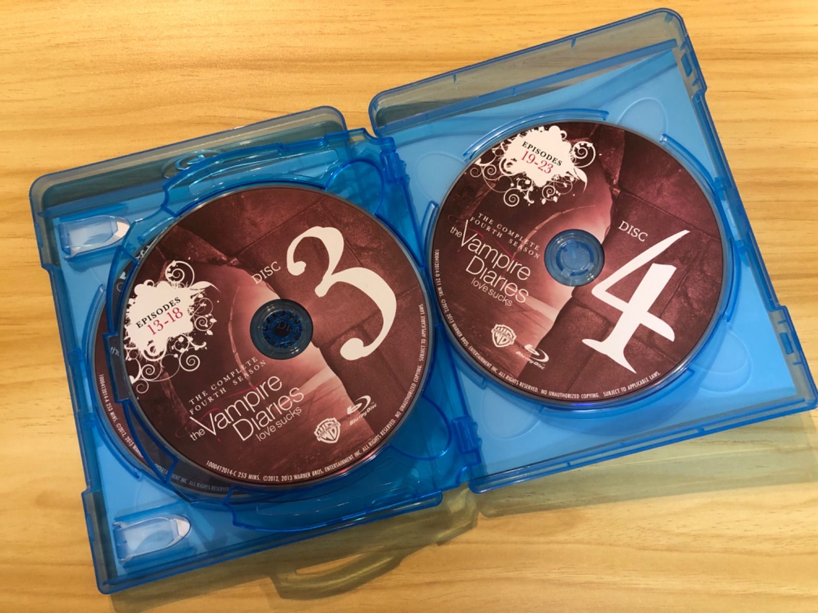 (未使用･未開封品)　ヴァンパイア・ダイアリーズ 〈ファースト・シーズン〉コンプリート・ボックス [Blu-ray] 7z28pnb Amazon.co.jp: ヴァンパイア・ダイアリーズ 〈ファースト