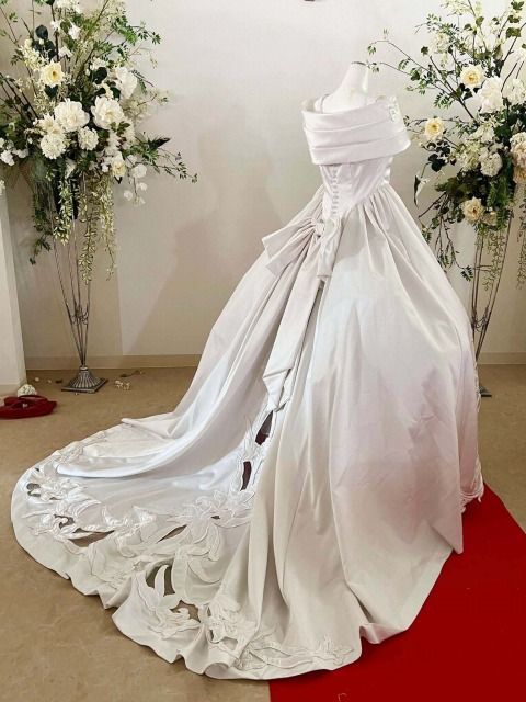 貸衣装処分品 ウェデイングドレス WH216 9-13T 貸衣処分品ウェデイングドレス 豪華トレーン 9号 - メルカリ