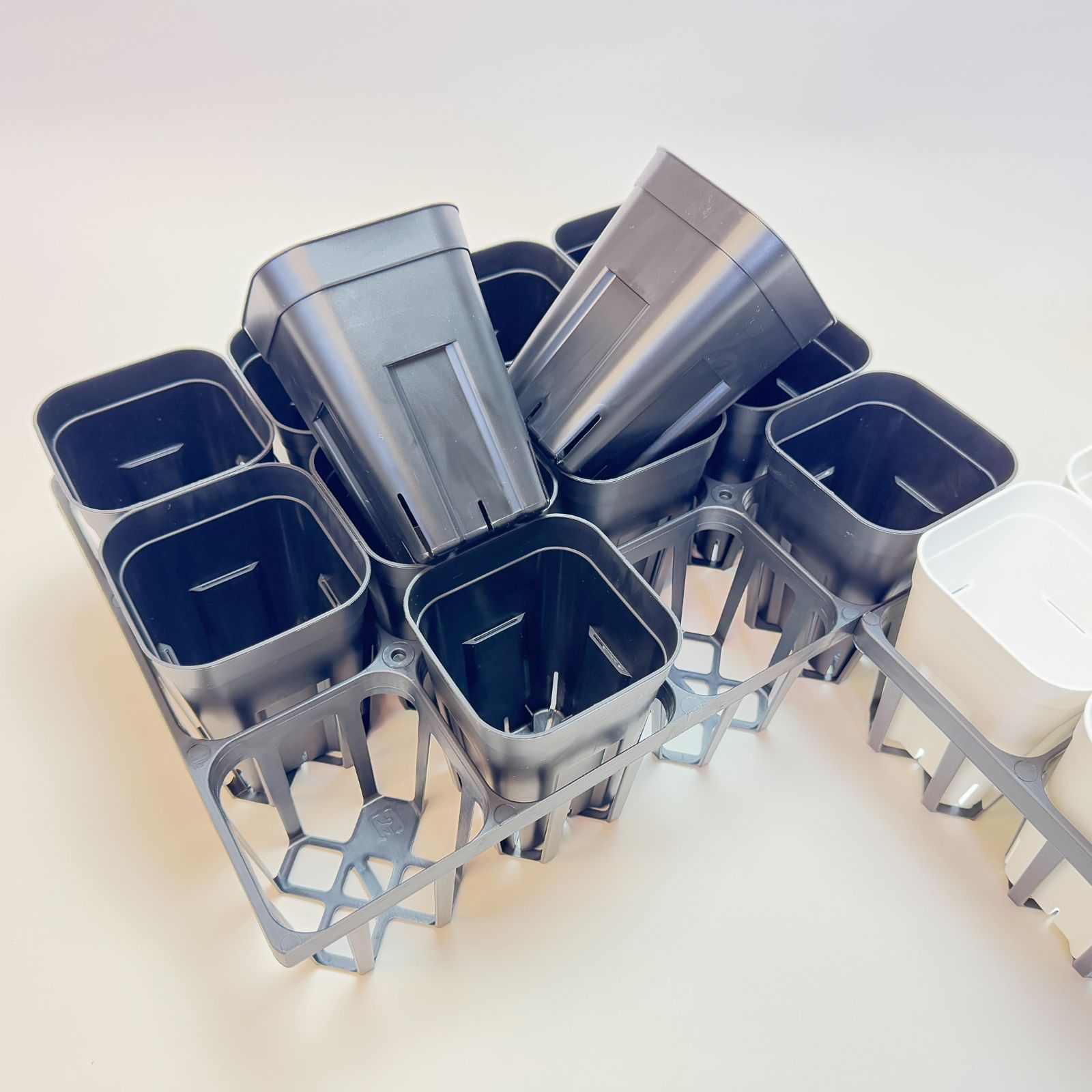 プレステラ深鉢90型(スリット3号深型)白鉢・黒鉢(12鉢)＋ハーフトレイ