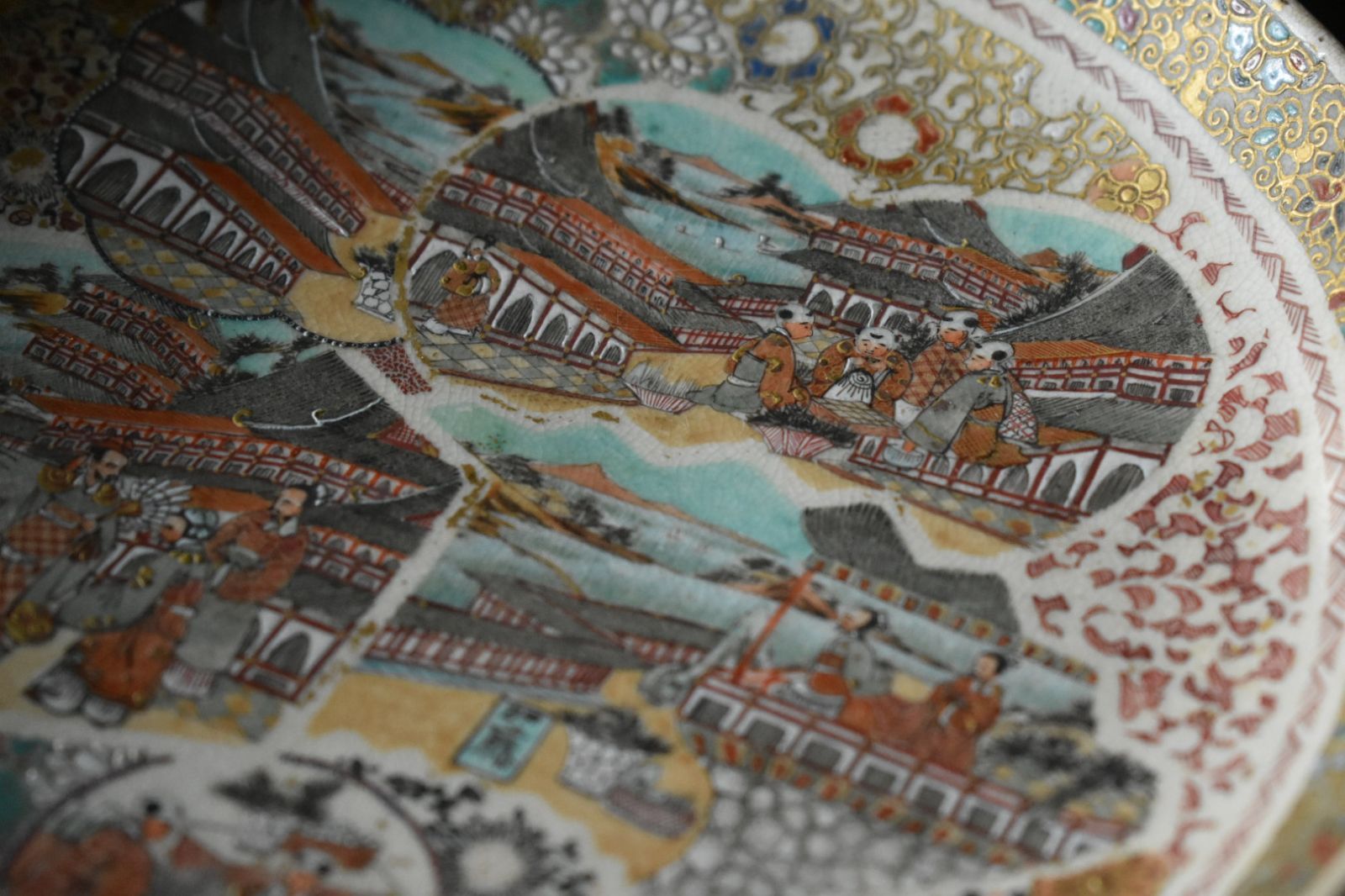 明治期　横浜焼 色絵金彩 鴉　風景図皿　皿　細密画 明治期 横浜焼 色絵金彩 鴉 風景図皿 皿 細密画 - メルカリ