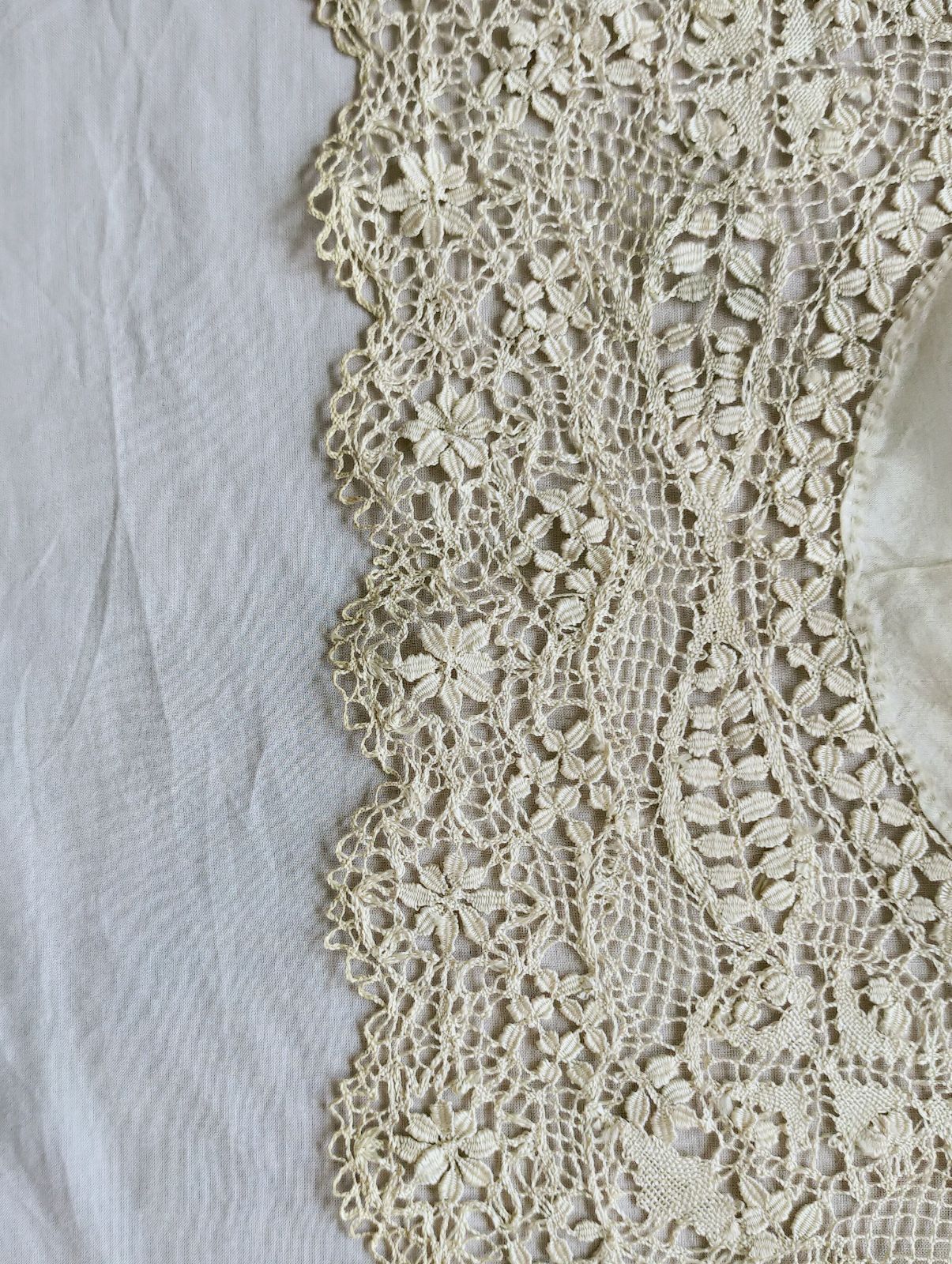 マルチーズレース アンティーク シルク ハンカチ /405110 - メルカリ