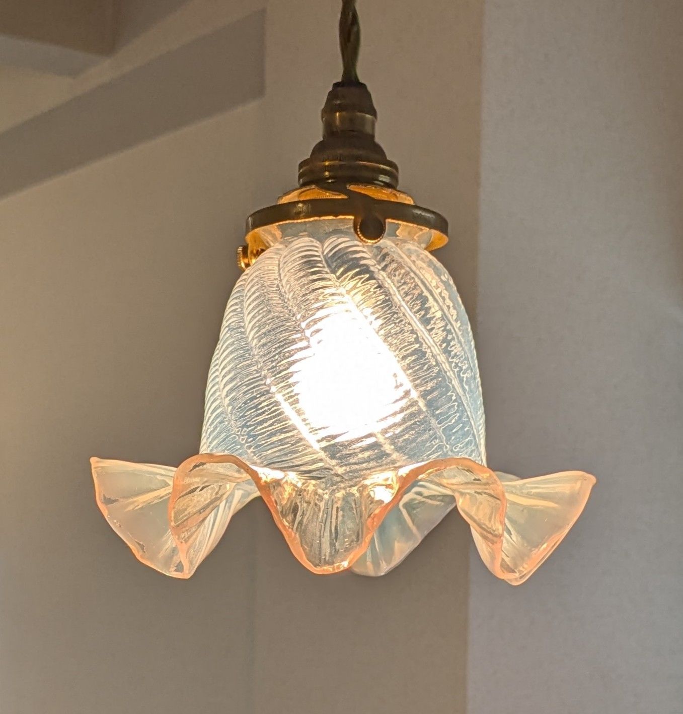 「売約済」フランスアンティーク オパールセントシェード  (シェードのみ) オパールセントガラスのアンティークランプシェード フランス製