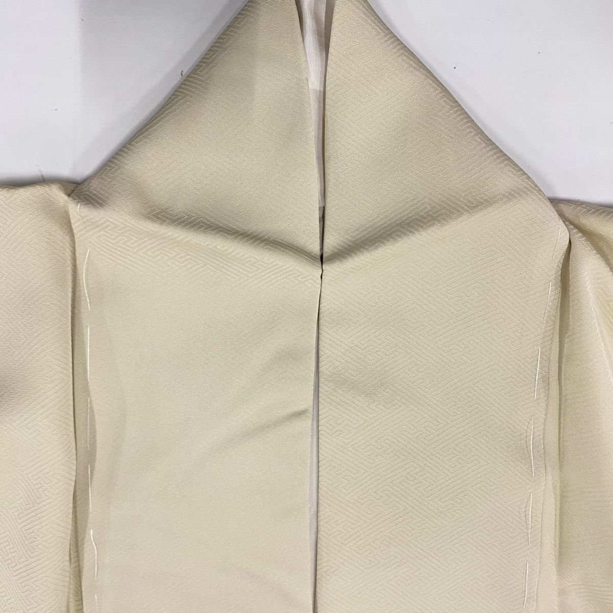 付下げ 身丈154cm 裄丈64cm M 袷 貝桶 草花 刺繍 金彩 ベージュ 正絹  