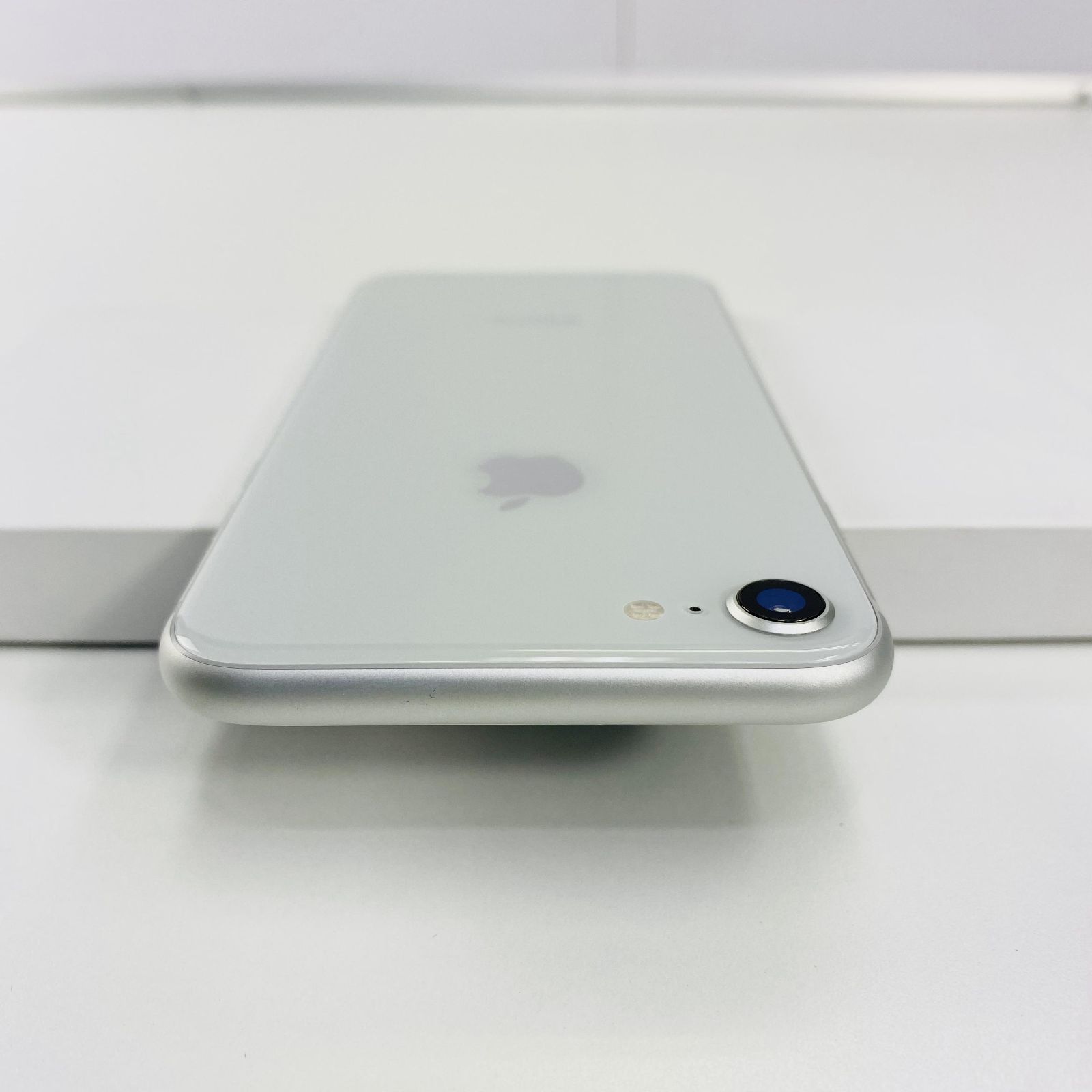 iPhone 8 Silver 64GB SIMロック解除済 アップル ウトレット