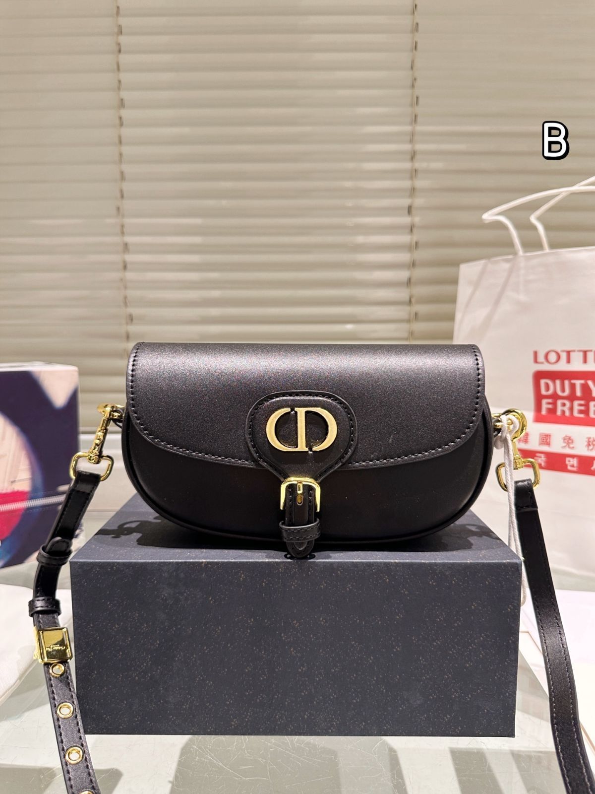 関税負担なし☆Dior ディオール New Dior Bobby ミニバッグ 大人気商品！】Dior BOBBY ミディアムバッグ (Dior/ショルダー