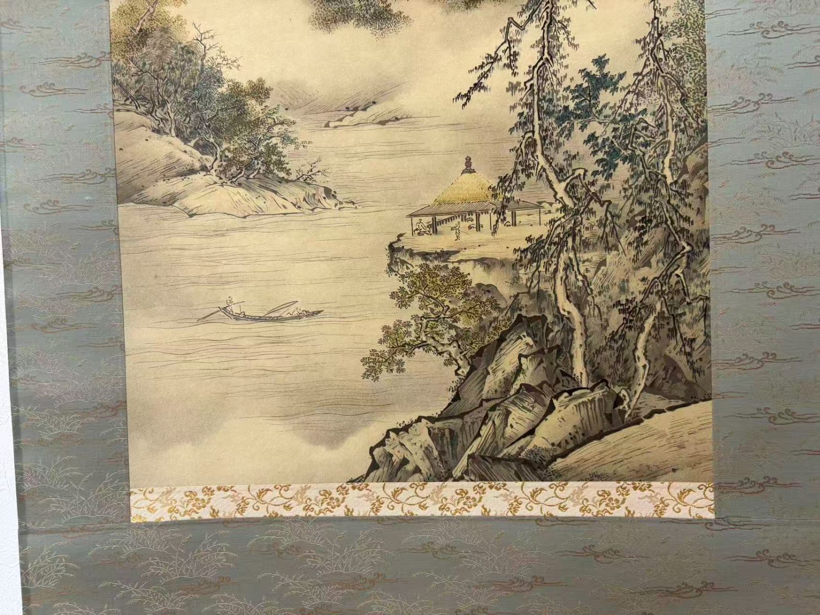 掛け軸 狩野芳崖 山水 絹本 名品 複製 希少 軸装 茶道具 掛軸 美品 です。 掛け軸 狩野芳崖 作『 仁王捉鬼図 』 絹本 名品 複製 希少 茶掛